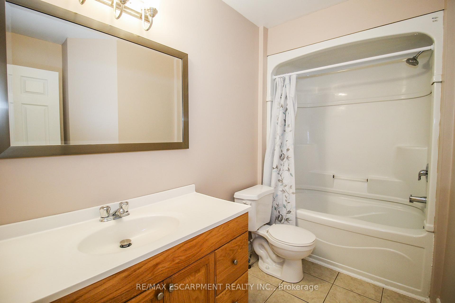Photo 38 of 27B Walnut Street, St. Catharines, Secord Woods — HOMEH