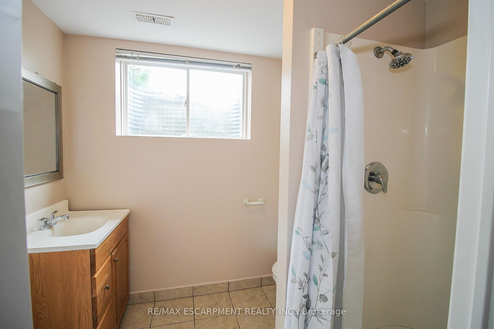 Photo 43 of 27B Walnut Street, St. Catharines, Secord Woods — HOMEH
