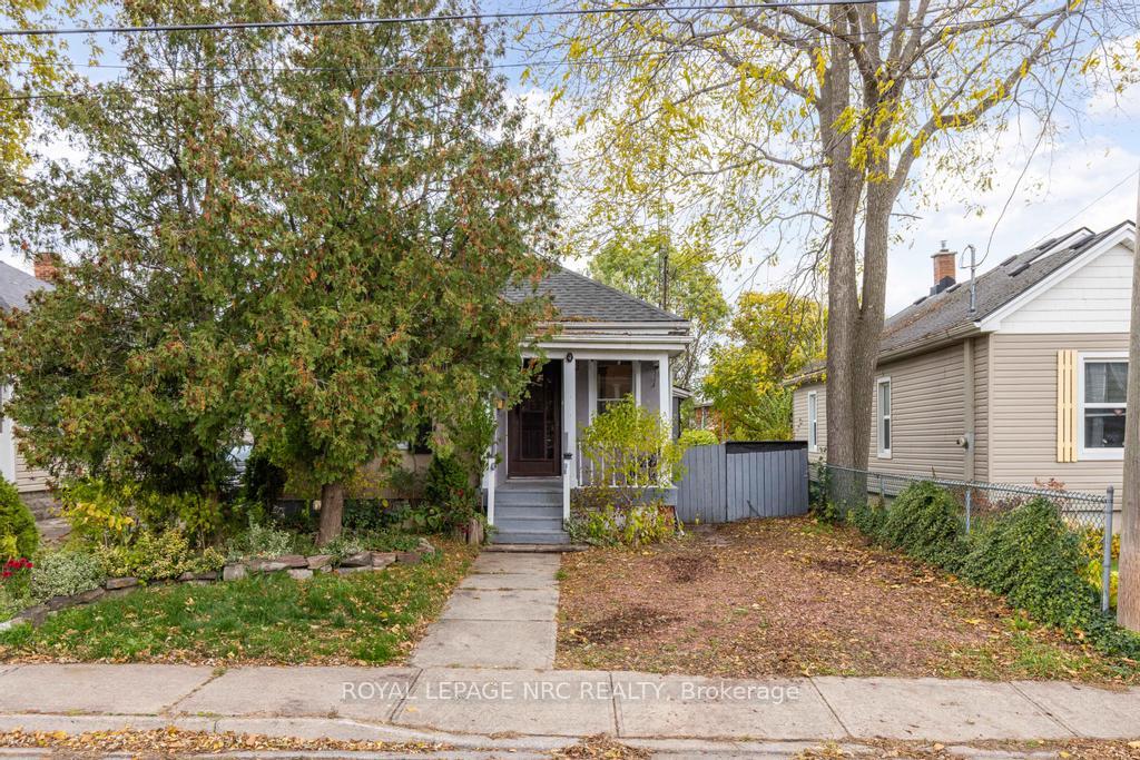 Photo 2 of 5 Lisgar Street, St. Catharines, Western Hill — HOMEH