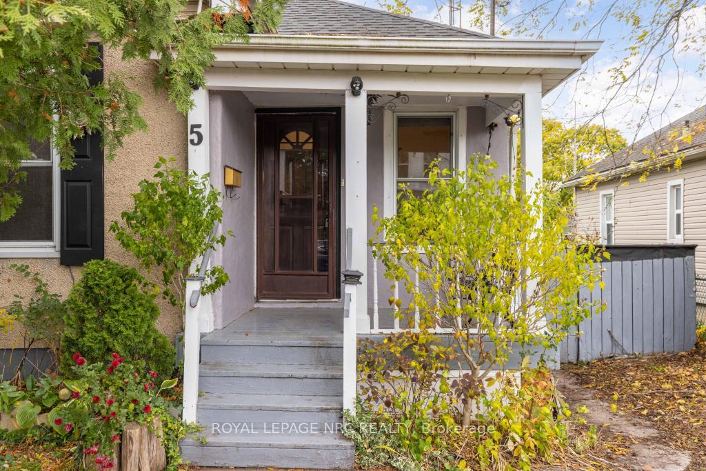 Photo 3 of 5 Lisgar Street, St. Catharines, Western Hill — HOMEH