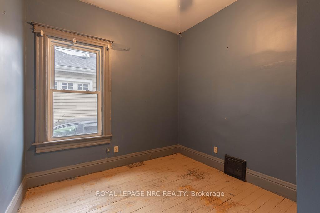 Photo 10 of 5 Lisgar Street, St. Catharines, Western Hill — HOMEH