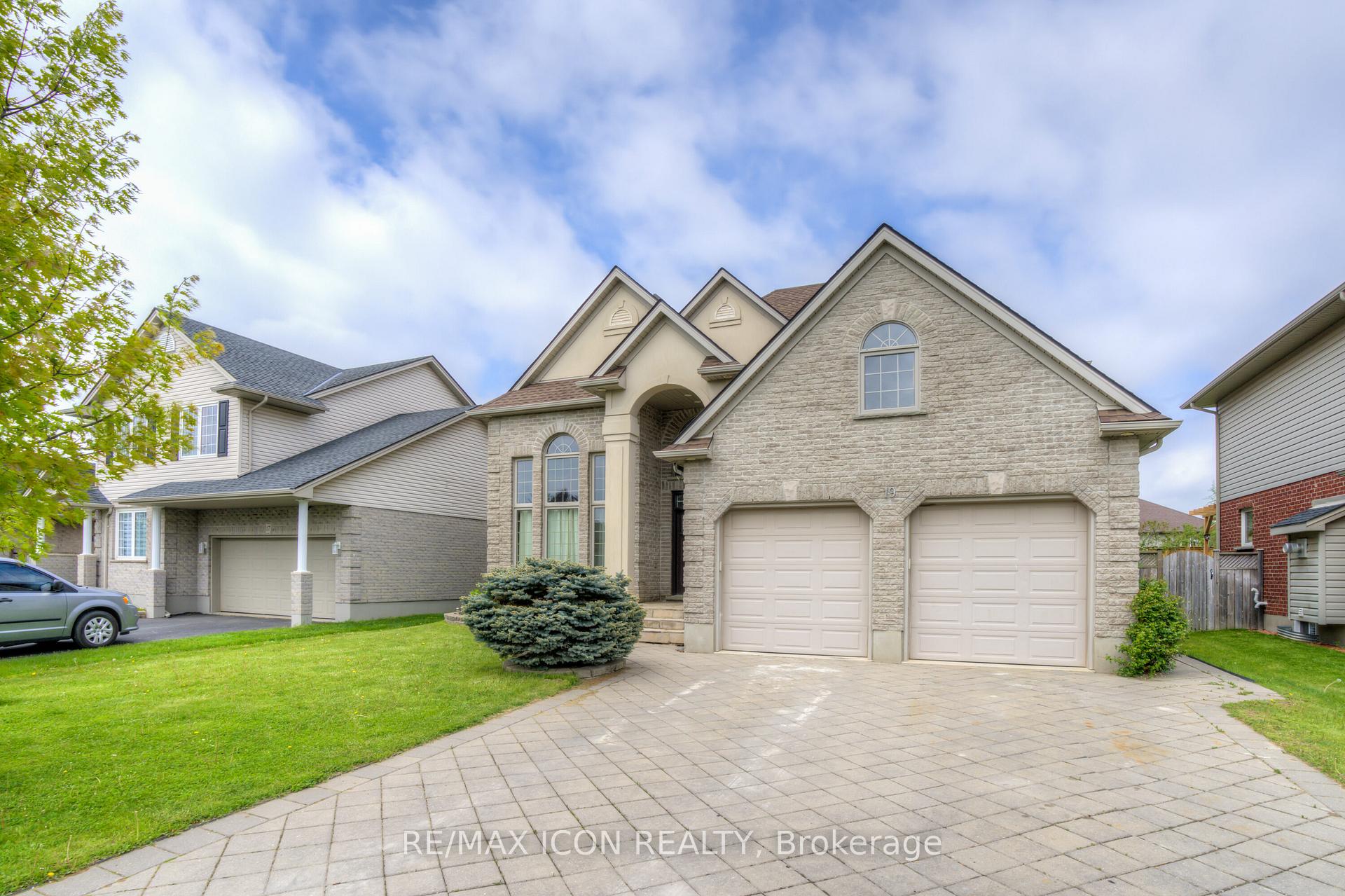 Photo 3 of 19 Redtail Court, St. Thomas — HOMEH