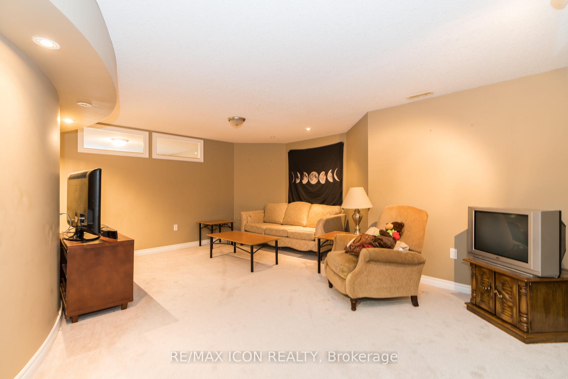 Photo 36 of 19 Redtail Court, St. Thomas — HOMEH