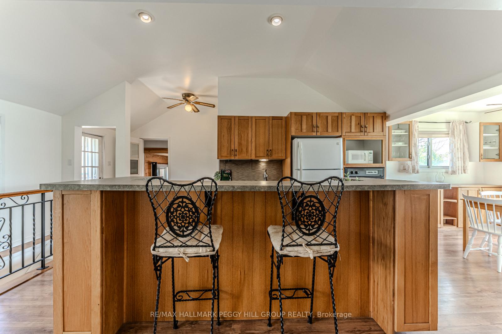 Photo 5 of 5580 Penetanguishene Road, Springwater, Rural Springwater — HOMEH