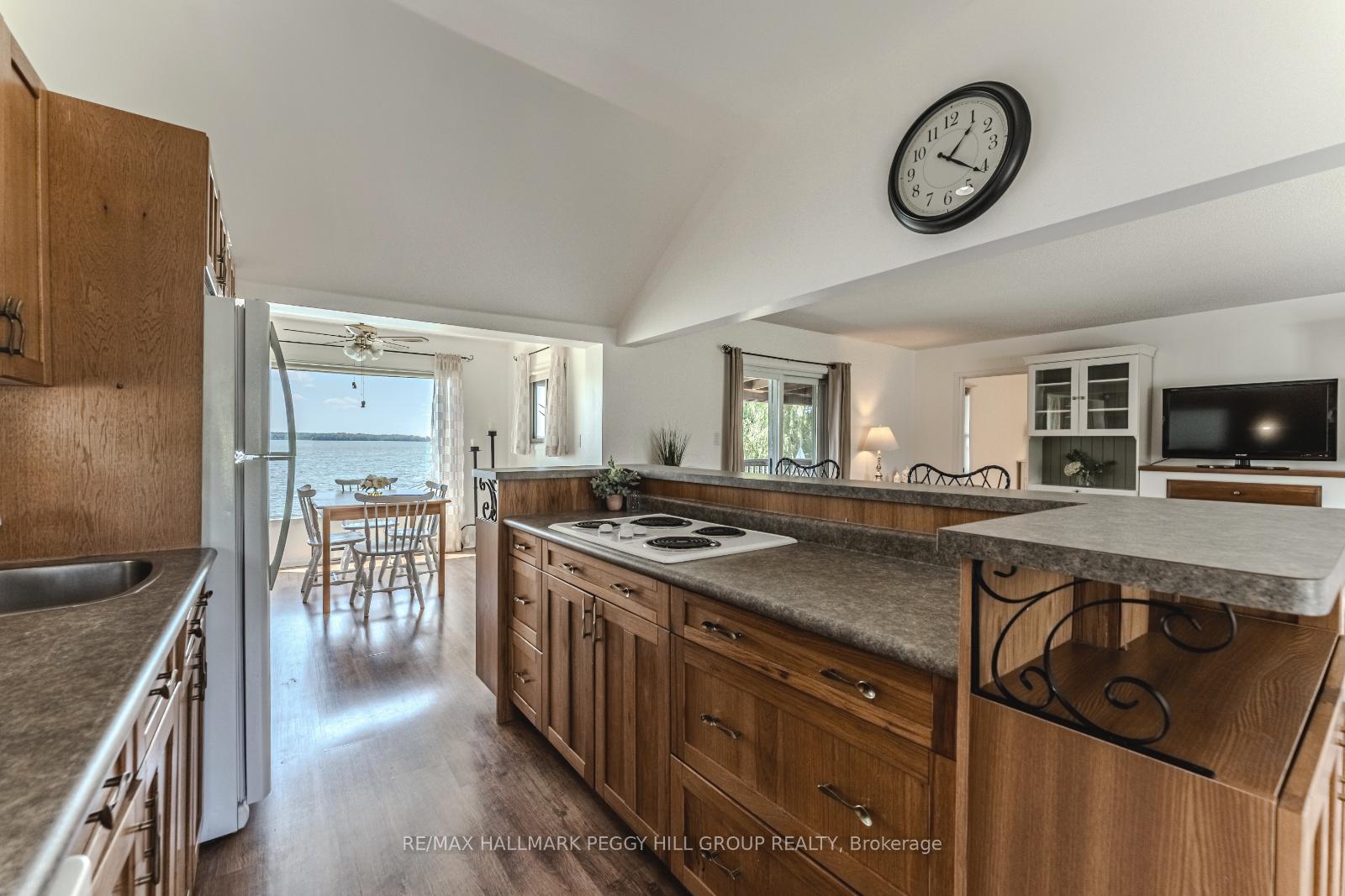 Photo 6 of 5580 Penetanguishene Road, Springwater, Rural Springwater — HOMEH