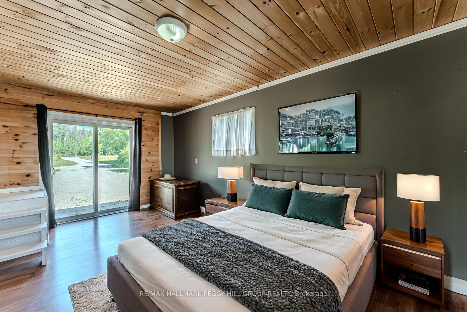 Photo 9 of 5580 Penetanguishene Road, Springwater, Rural Springwater — HOMEH