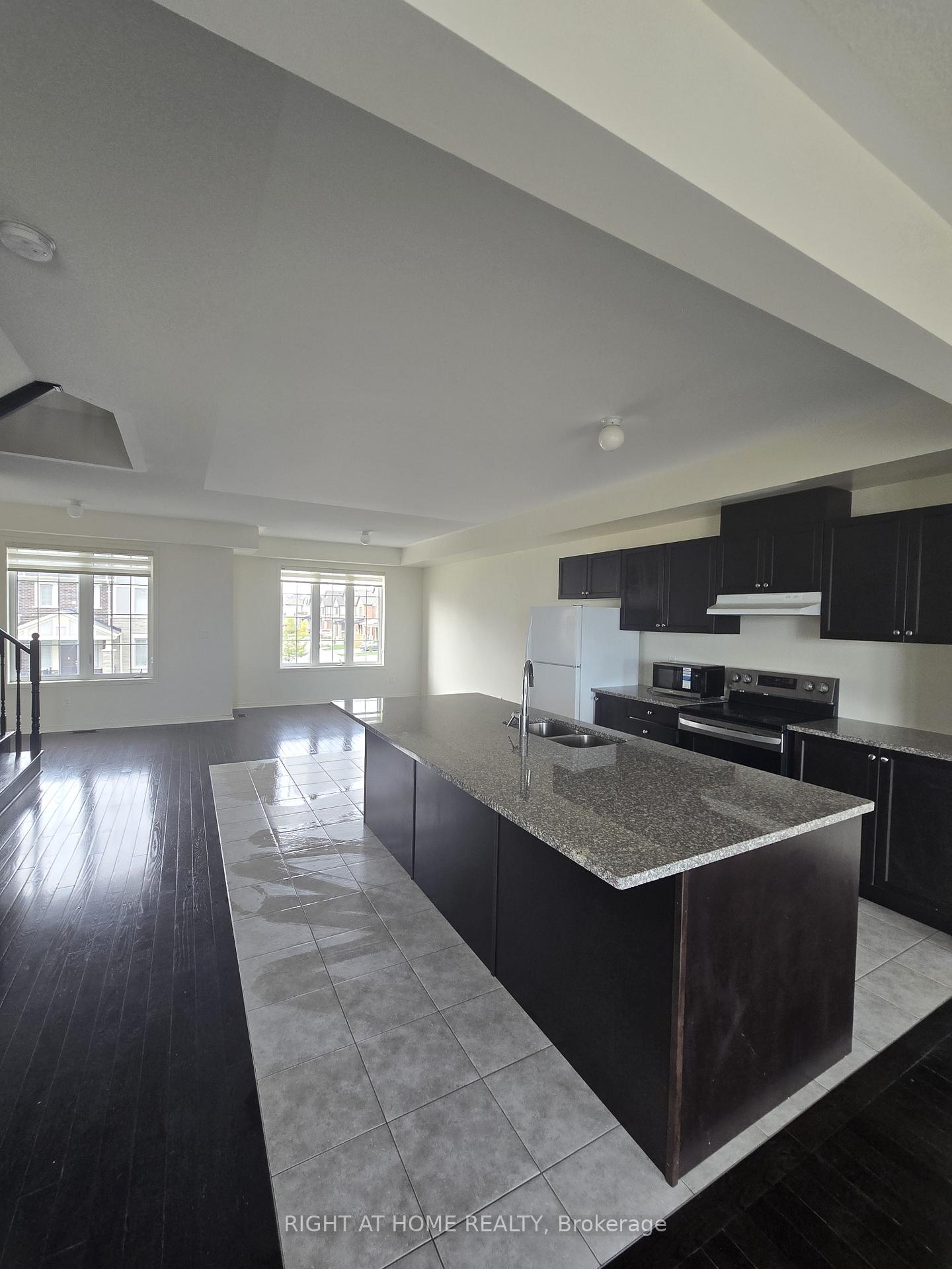 Photo 2 of 18 Hartney Drive, Richmond Hill, Rural Richmond Hill — HOMEH