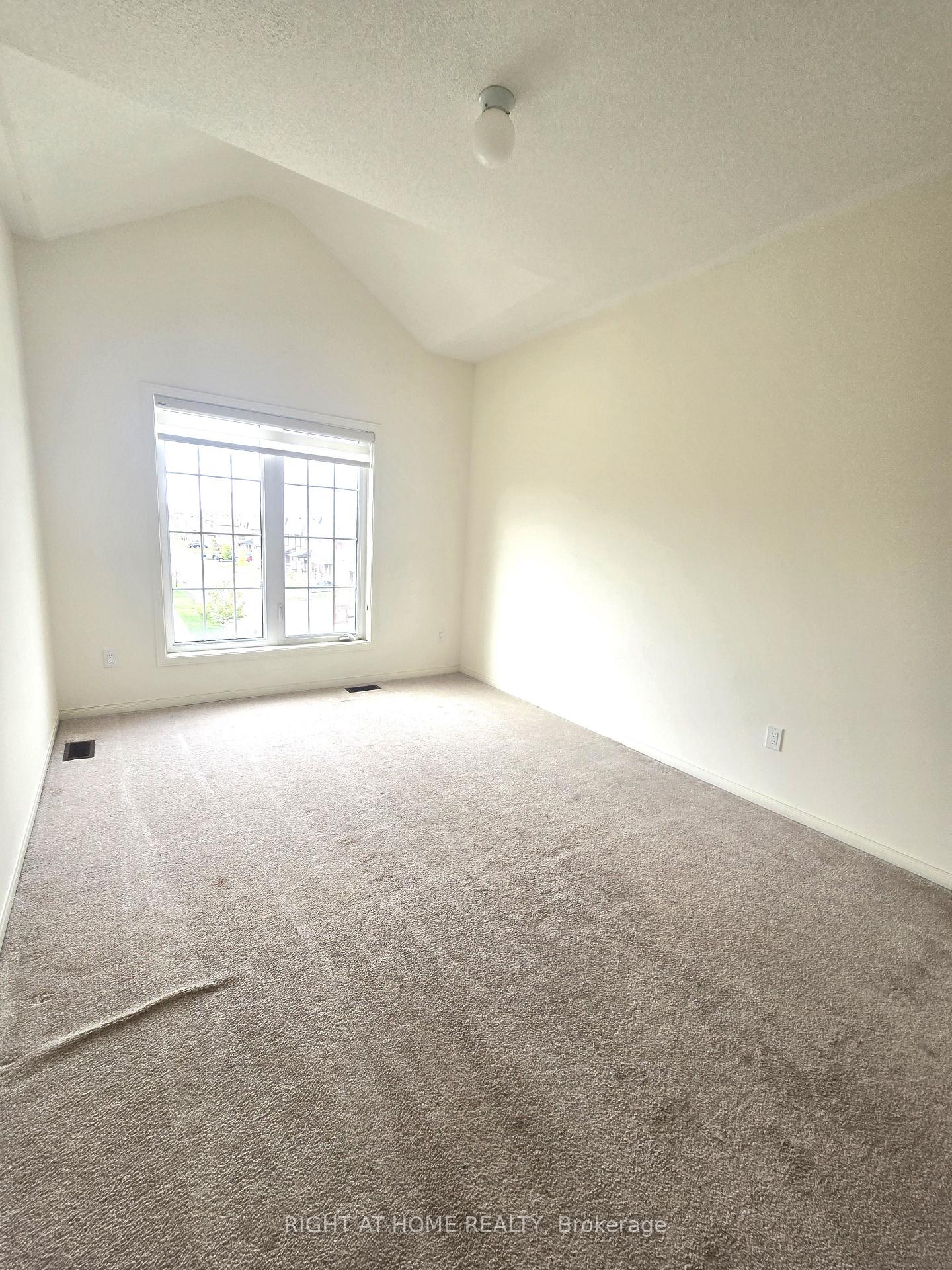 Photo 8 of 18 Hartney Drive, Richmond Hill, Rural Richmond Hill — HOMEH