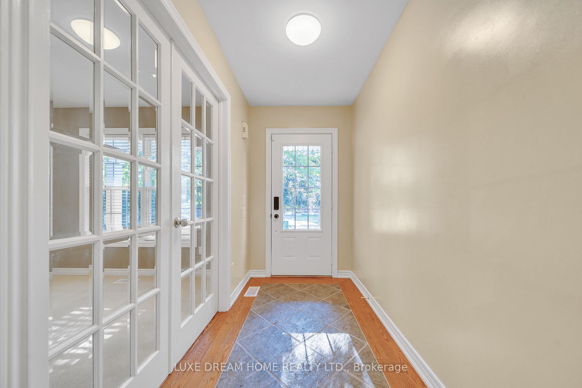 Photo 5 of 2 Chicory Crescent, St. Catharines, Haig — HOMEH