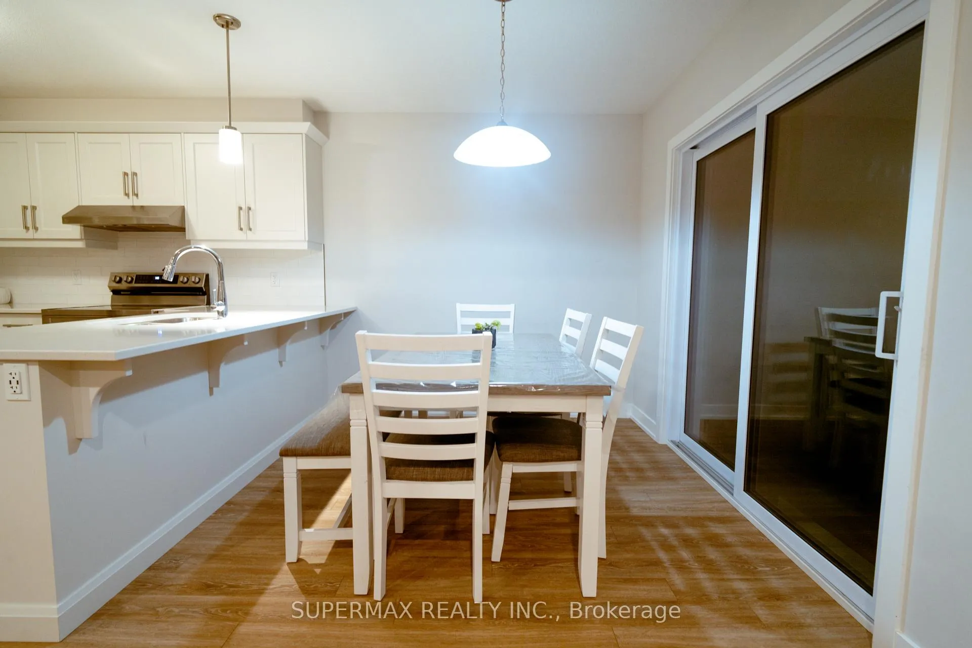 Photo 4 of 67 Empire Parkway, St. Thomas — HOMEH