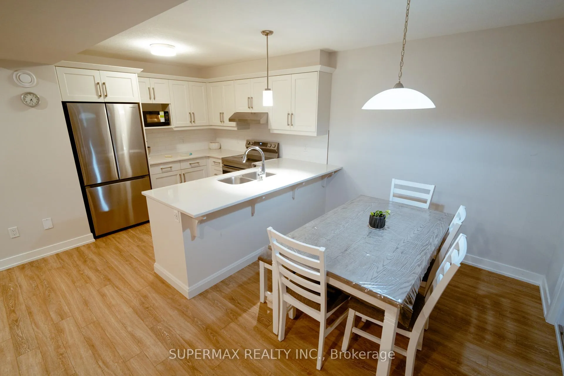 Photo 5 of 67 Empire Parkway, St. Thomas — HOMEH