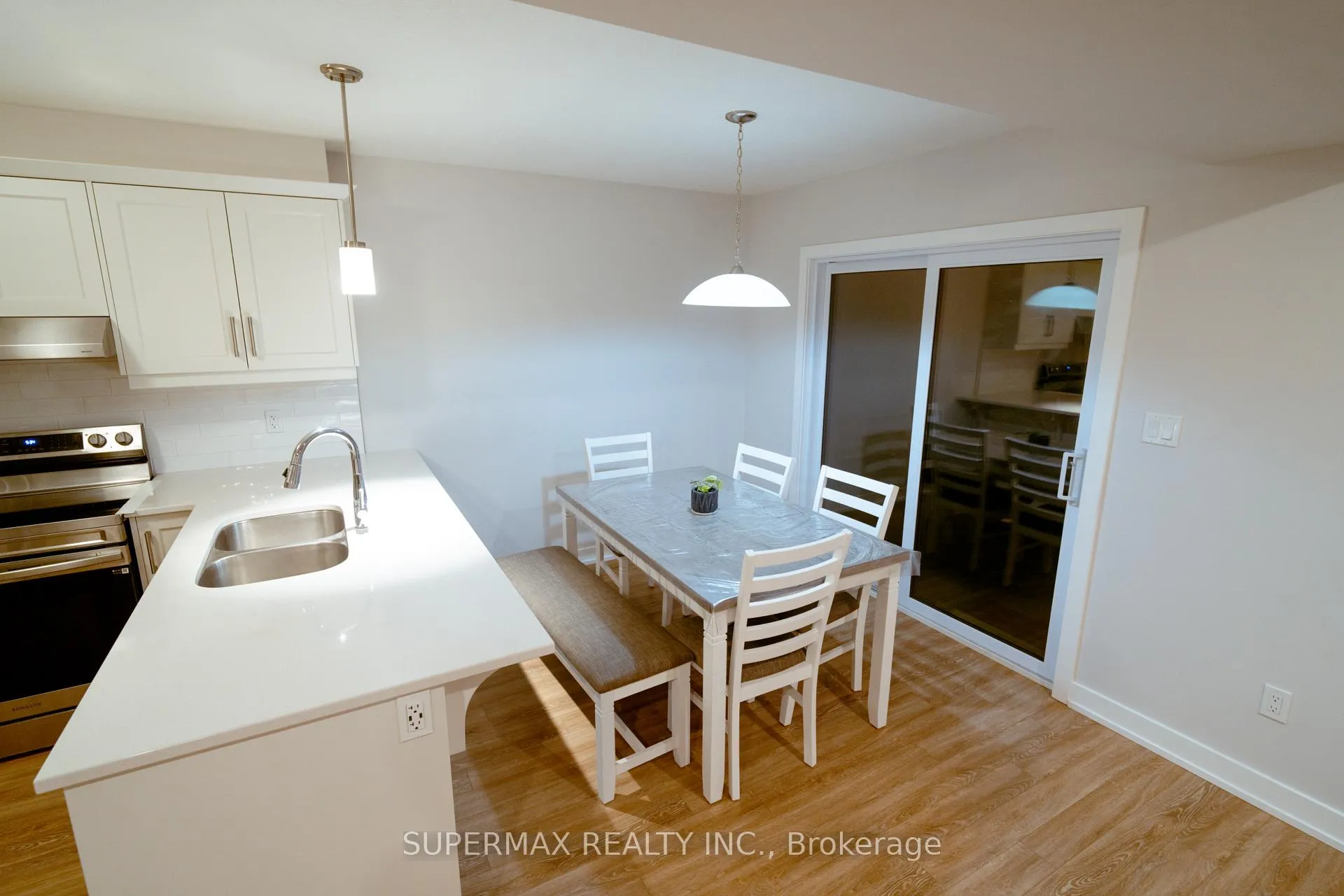 Photo 6 of 67 Empire Parkway, St. Thomas — HOMEH