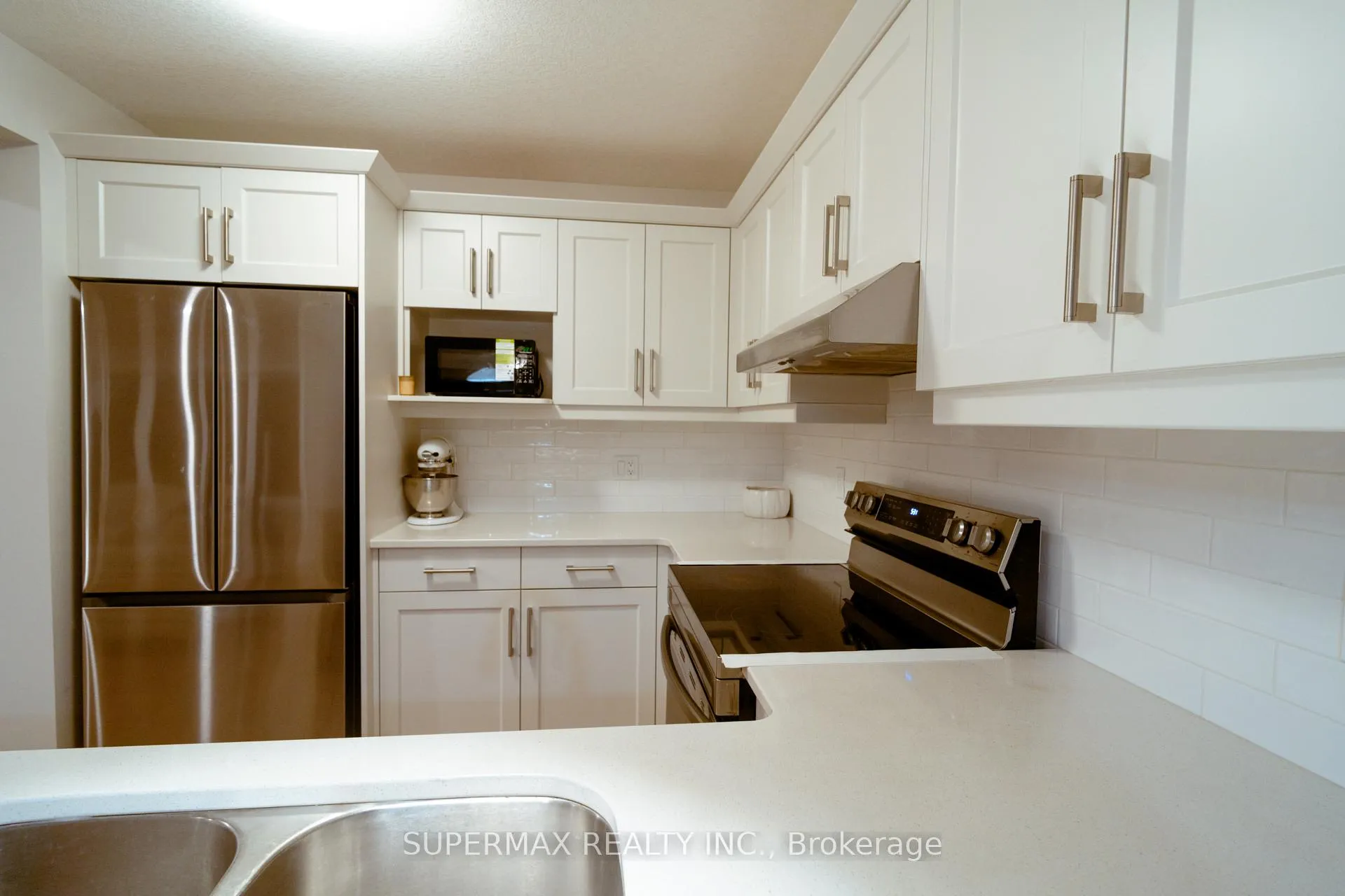 Photo 8 of 67 Empire Parkway, St. Thomas — HOMEH
