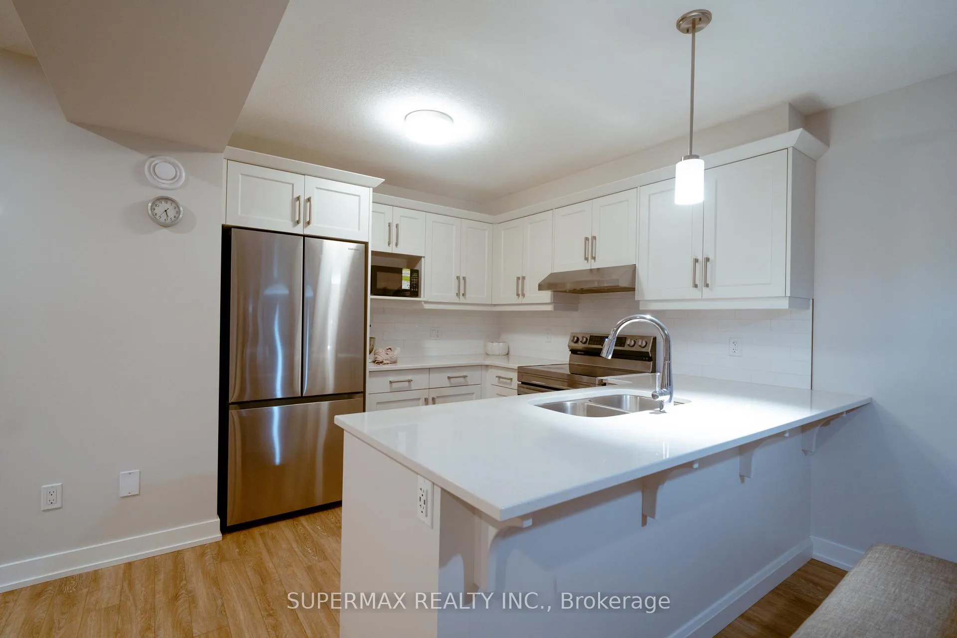 Photo 10 of 67 Empire Parkway, St. Thomas — HOMEH