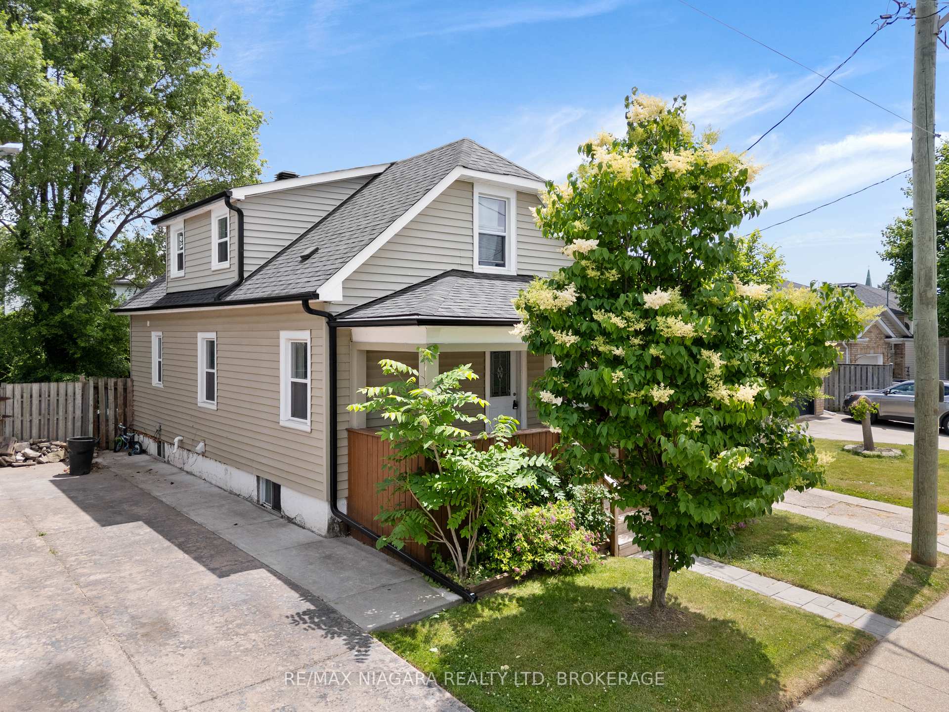 Photo 2 of Unit Main, 16 Ormonde Avenue, St. Catharines, Facer — HOMEH