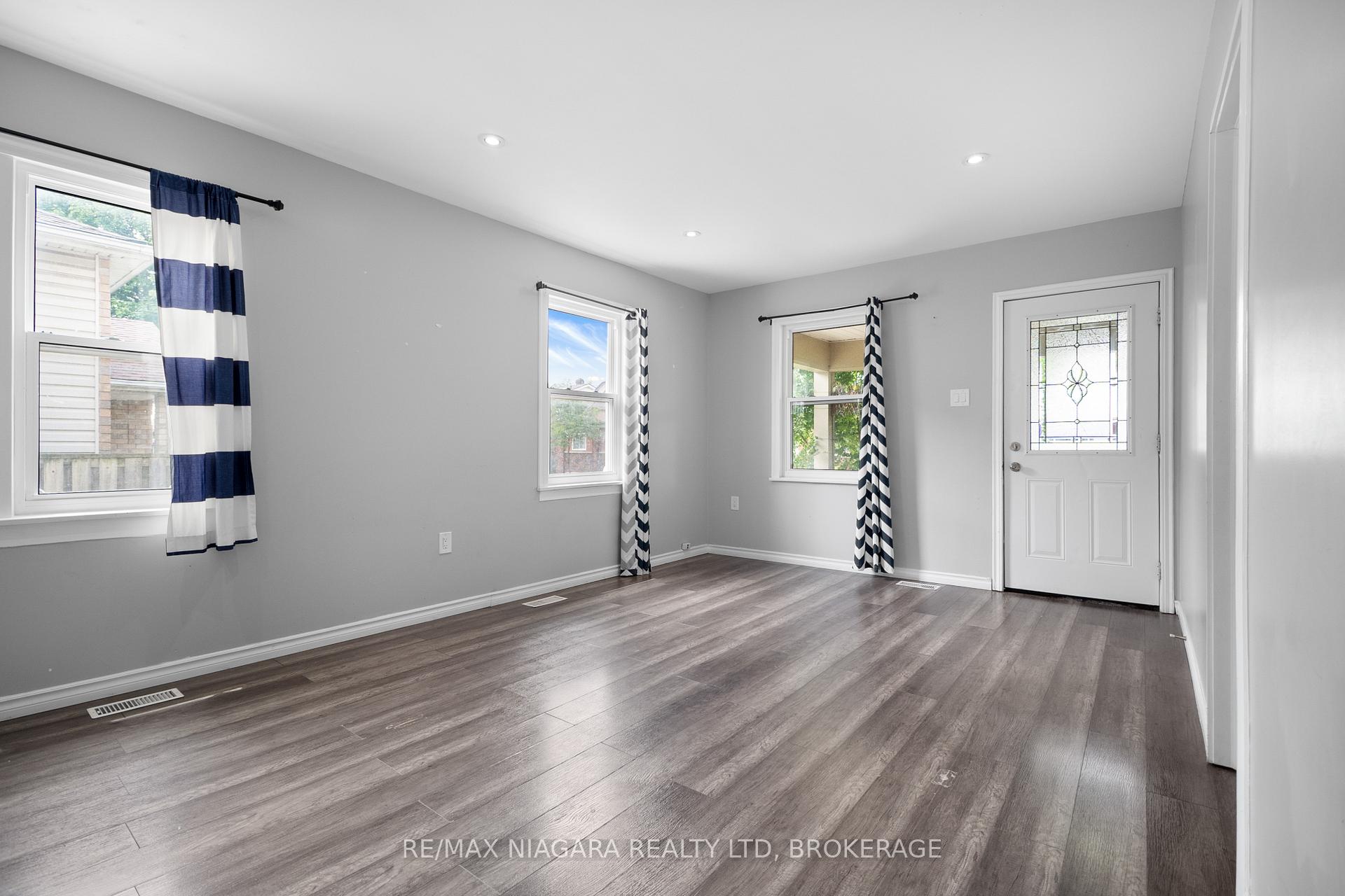 Photo 5 of Unit Main, 16 Ormonde Avenue, St. Catharines, Facer — HOMEH