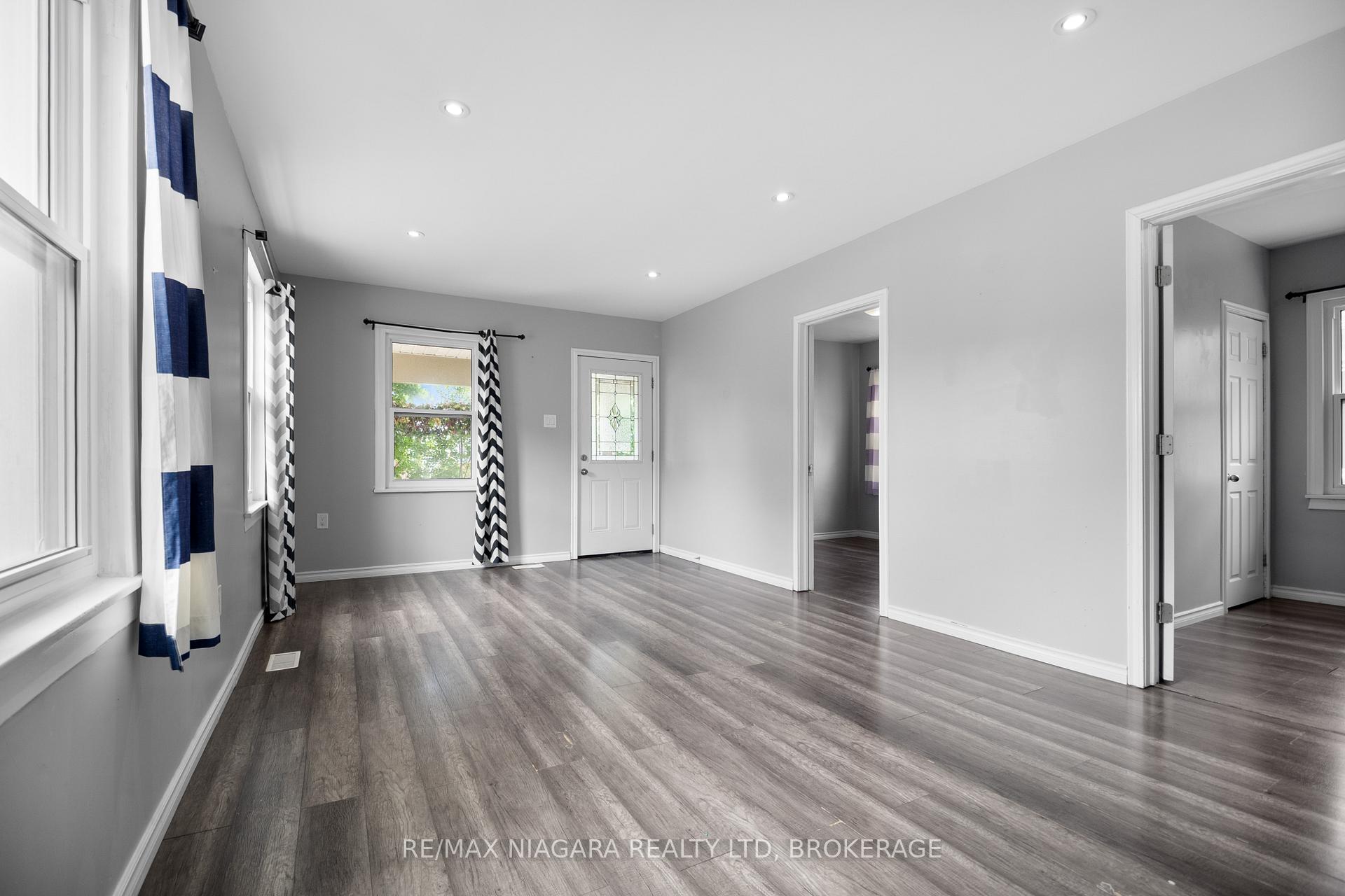 Photo 6 of Unit Main, 16 Ormonde Avenue, St. Catharines, Facer — HOMEH