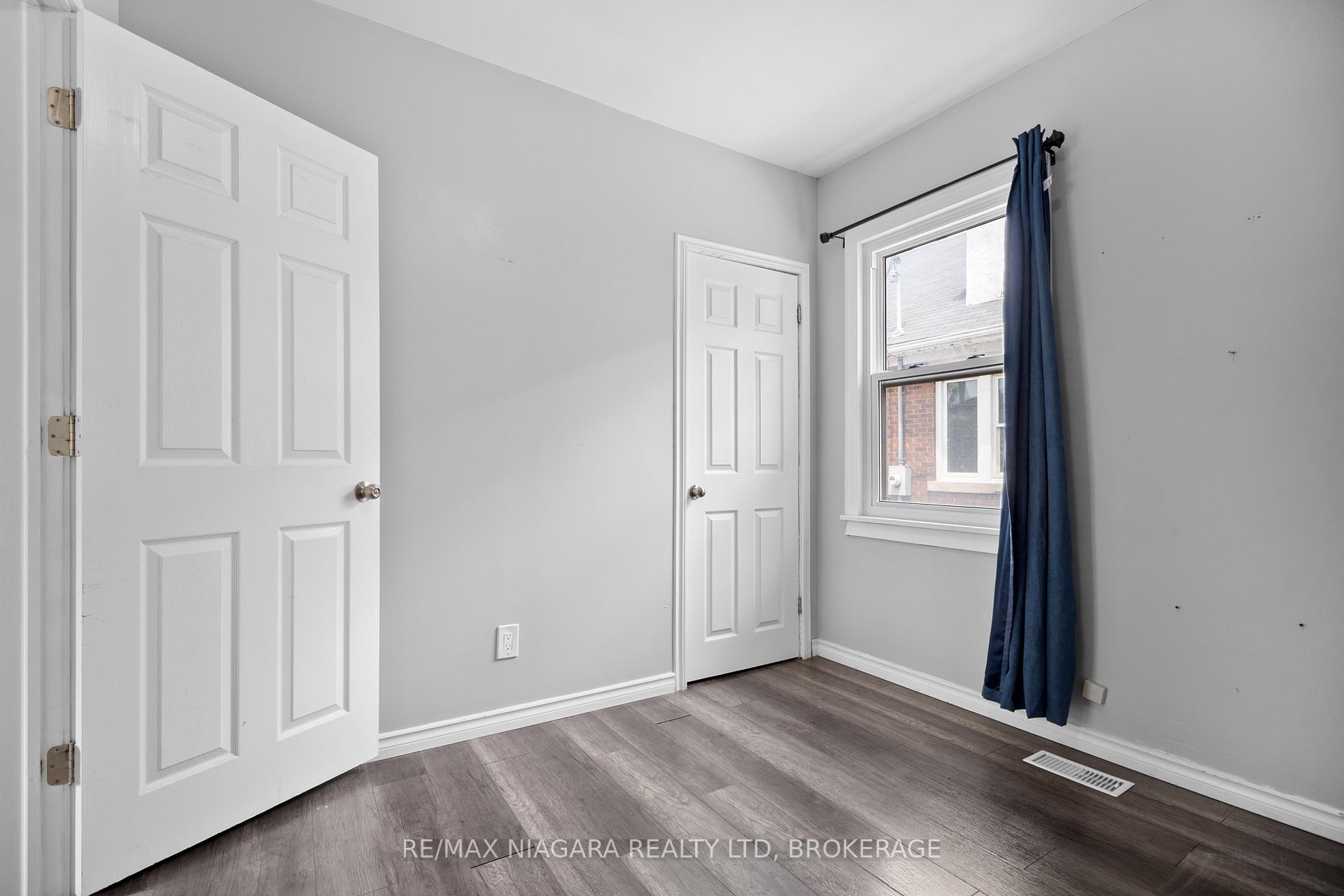 Photo 8 of Unit Main, 16 Ormonde Avenue, St. Catharines, Facer — HOMEH