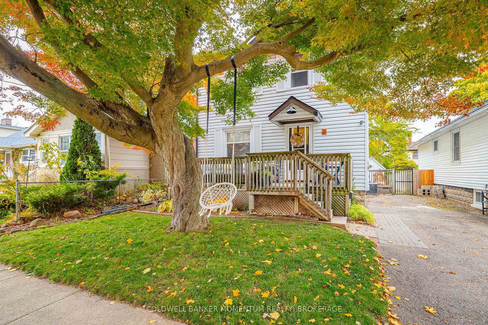Photo 3 of 7 Linwood Street, St. Catharines, Downtown — HOMEH