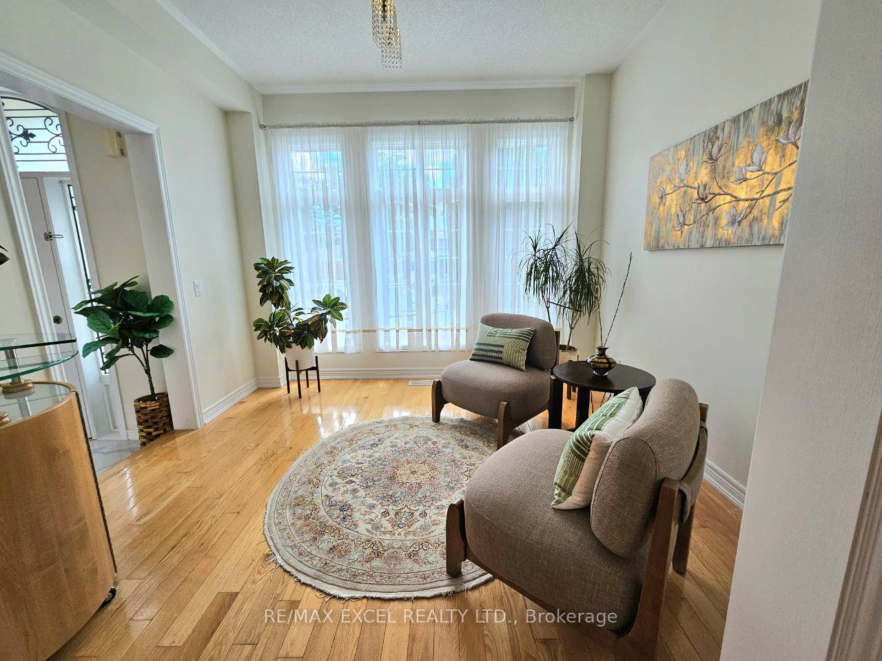 Photo 3 of 29 Brass Drive N, Richmond Hill, Jefferson — HOMEH