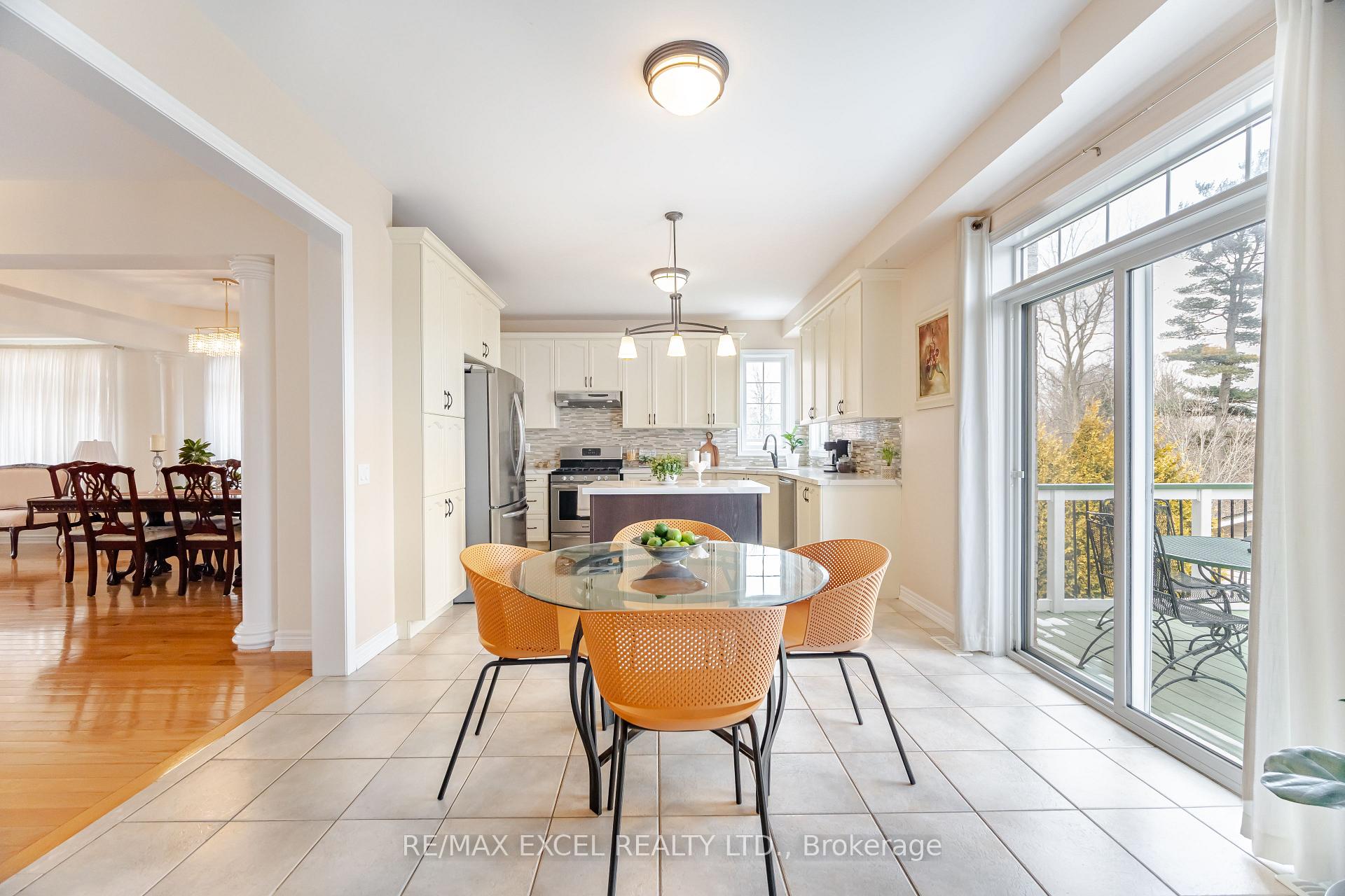 Photo 10 of 29 Brass Drive N, Richmond Hill, Jefferson — HOMEH