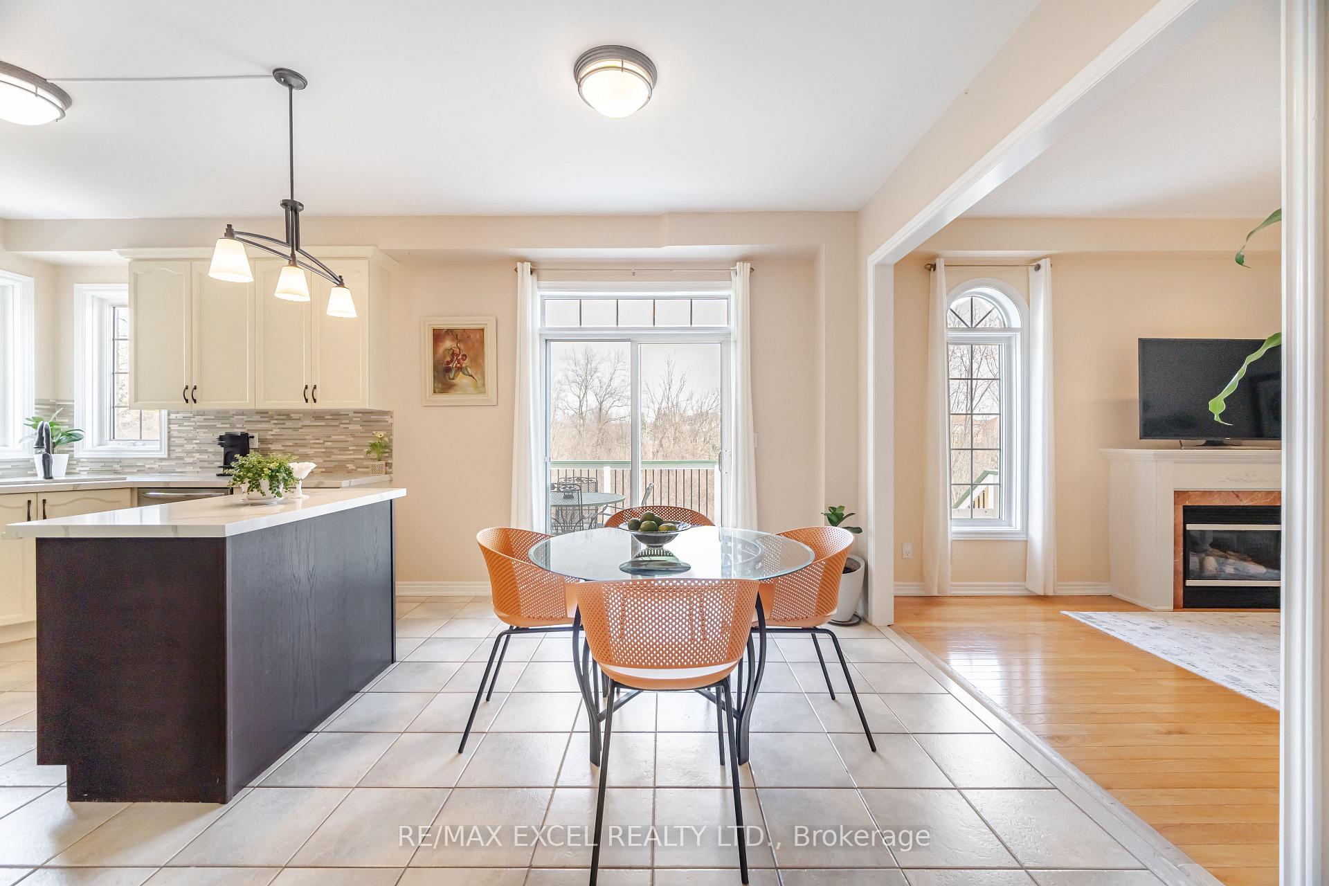 Photo 11 of 29 Brass Drive N, Richmond Hill, Jefferson — HOMEH