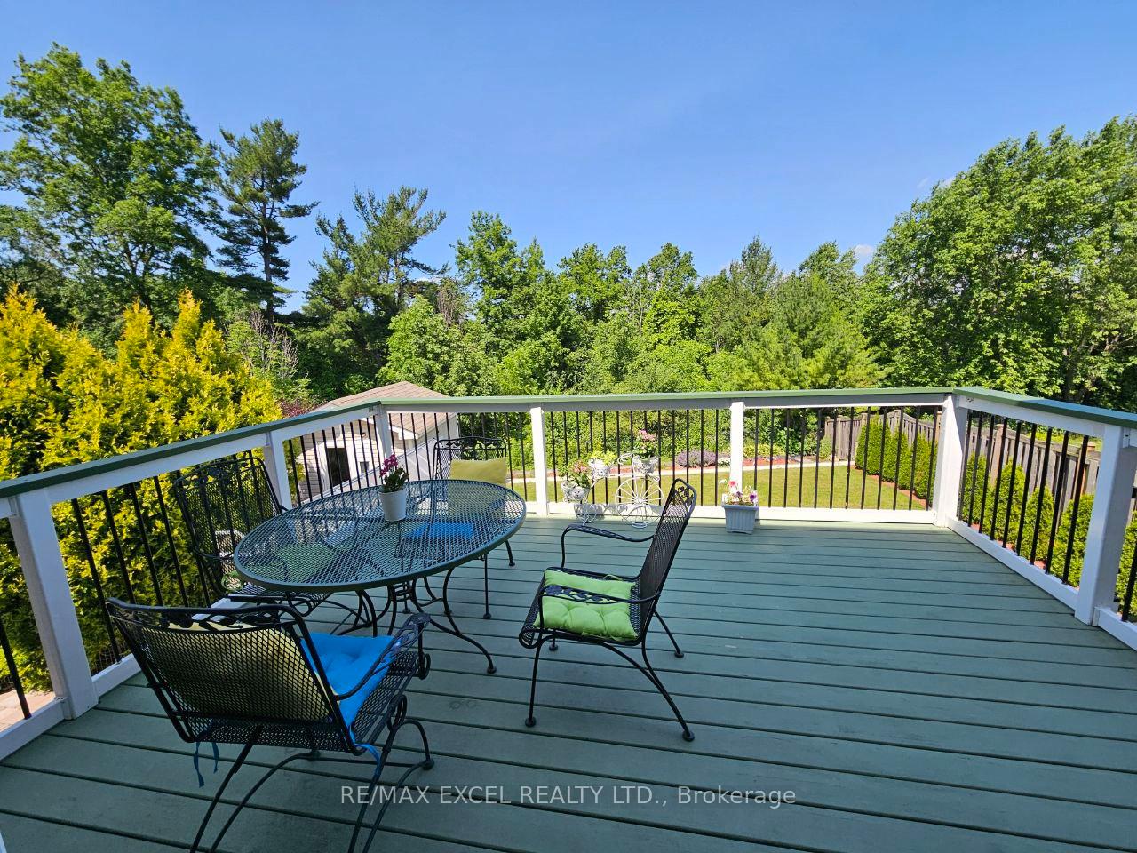 Photo 12 of 29 Brass Drive N, Richmond Hill, Jefferson — HOMEH