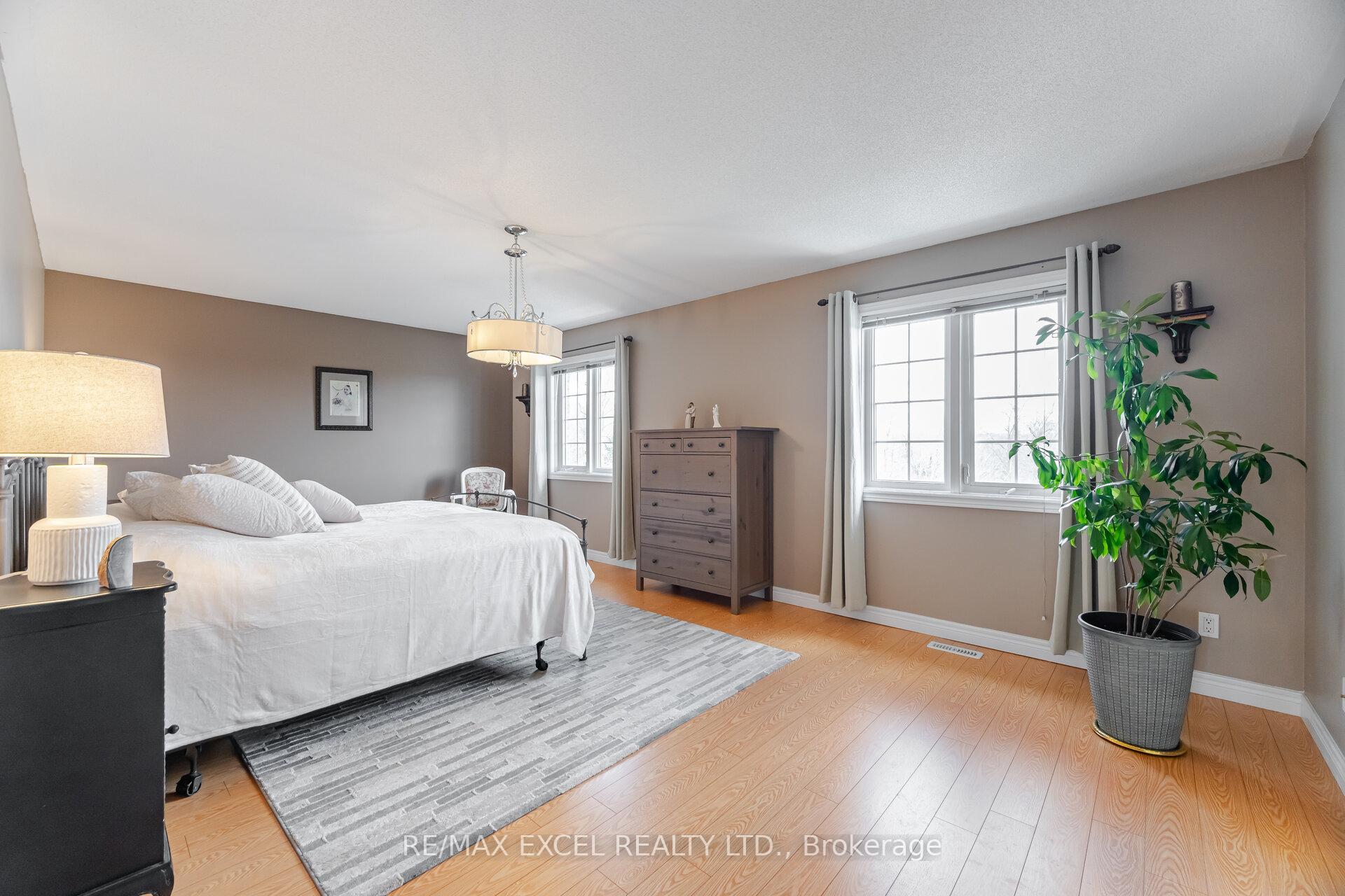 Photo 15 of 29 Brass Drive N, Richmond Hill, Jefferson — HOMEH