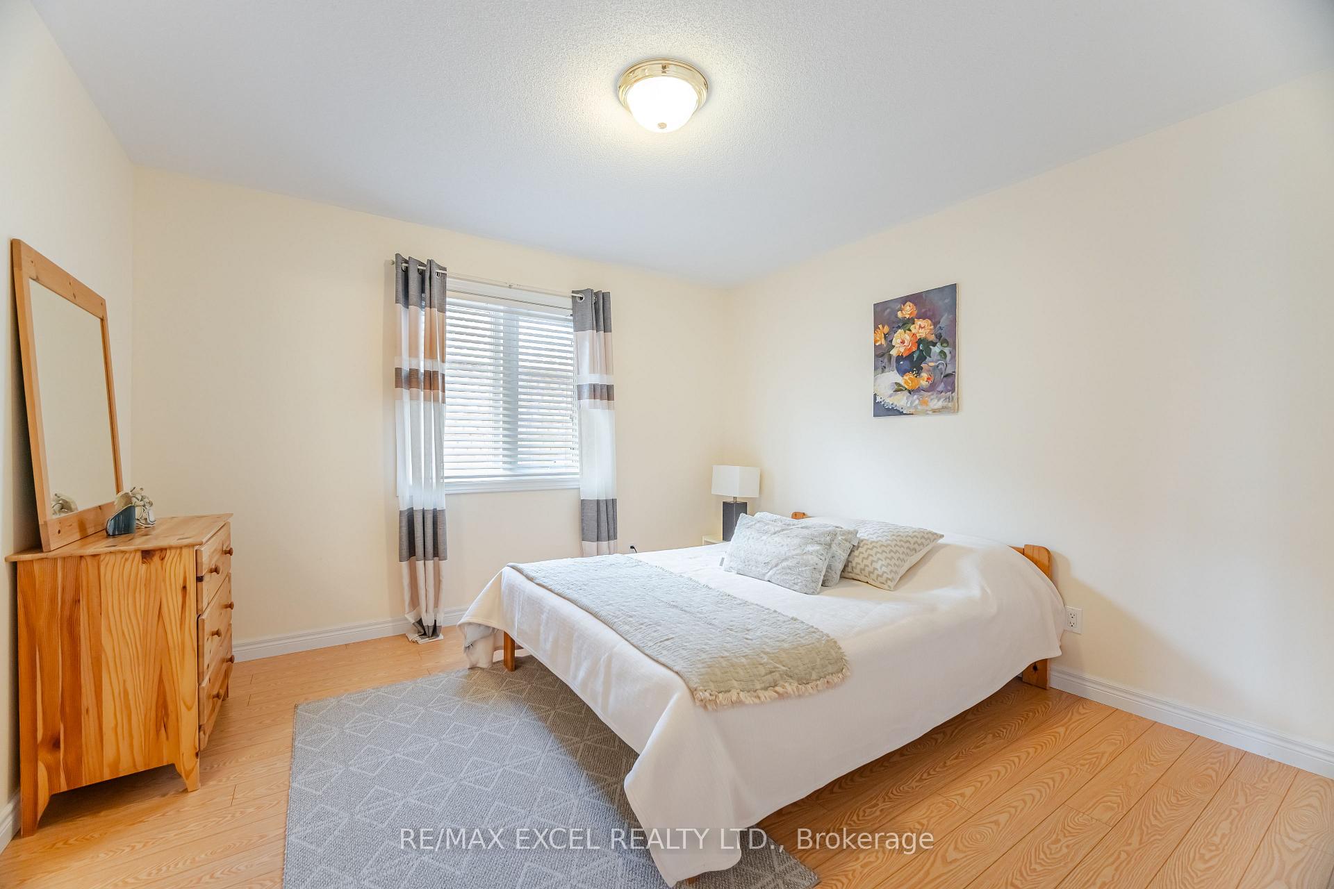 Photo 19 of 29 Brass Drive N, Richmond Hill, Jefferson — HOMEH