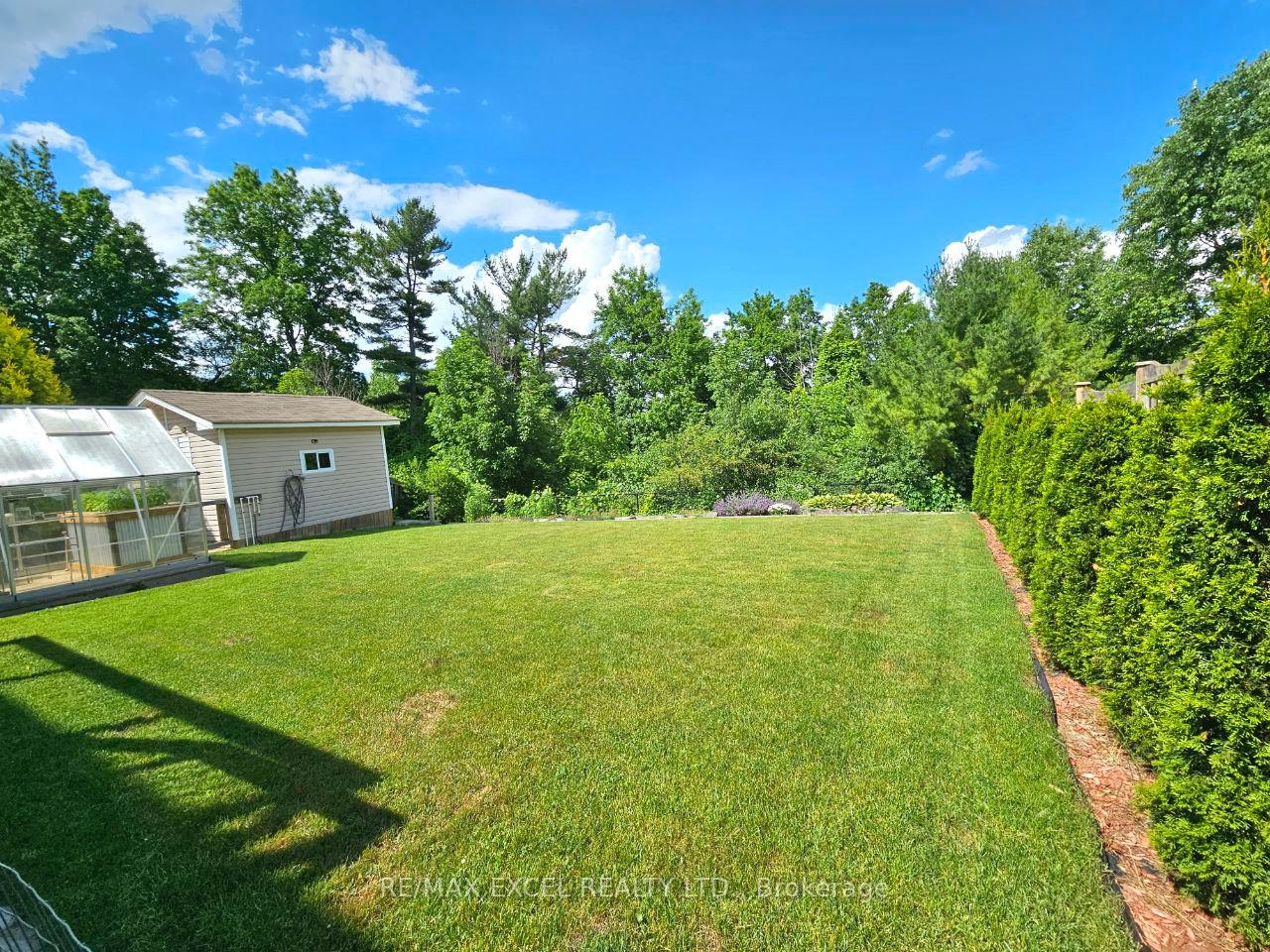 Photo 33 of 29 Brass Drive N, Richmond Hill, Jefferson — HOMEH