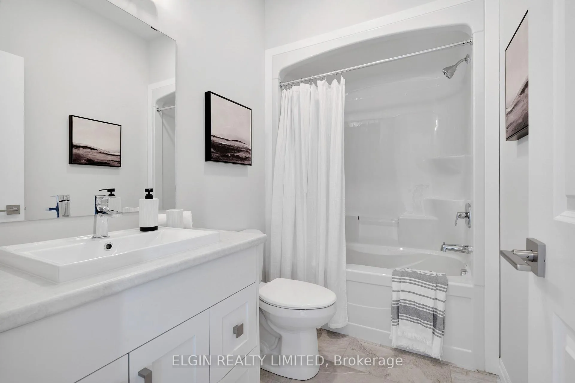 Photo 11 of 8 Hartland Circle, St. Thomas — HOMEH