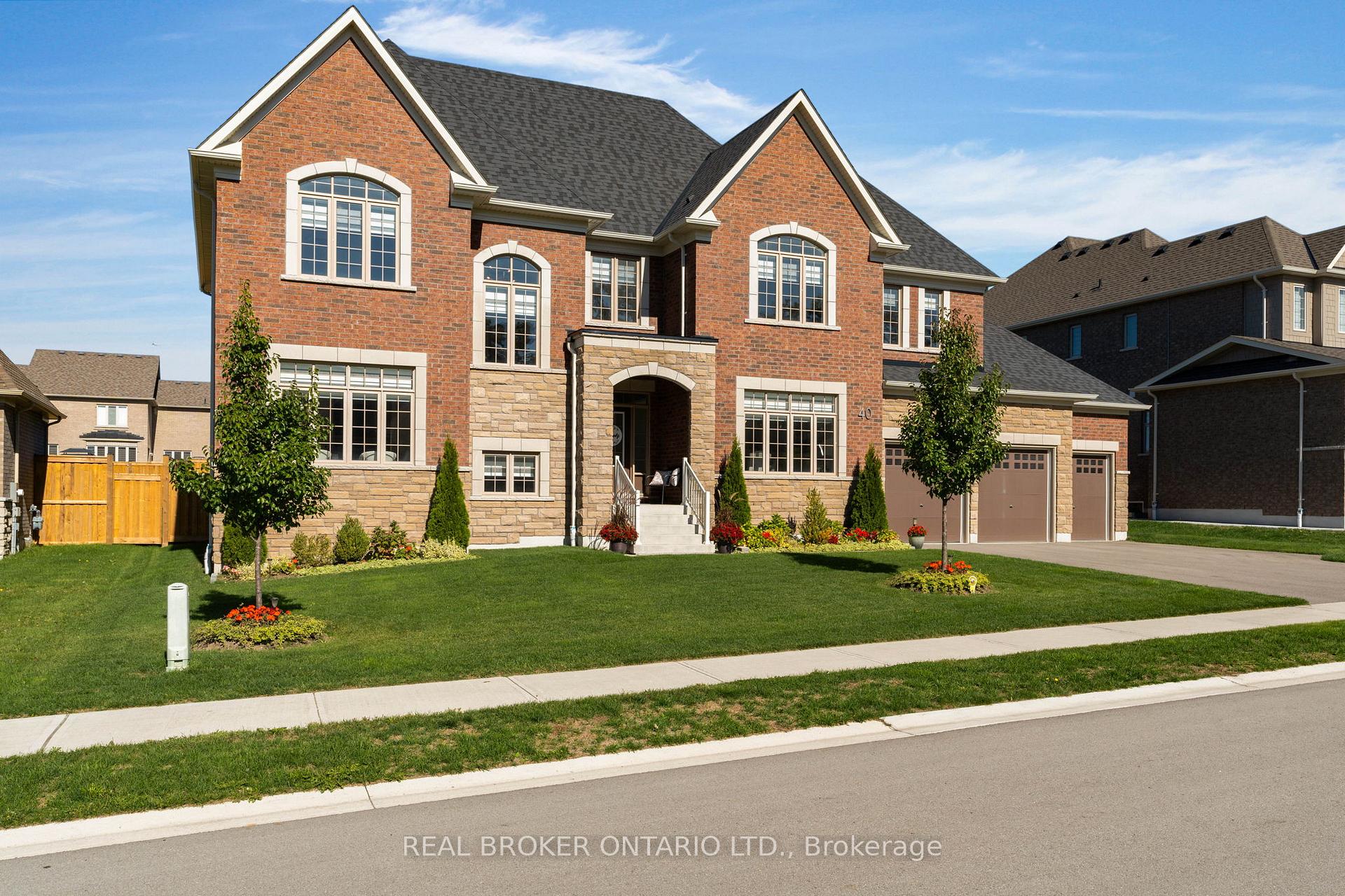 Photo 2 of 40 Jack Crescent, Springwater, Centre Vespra — HOMEH