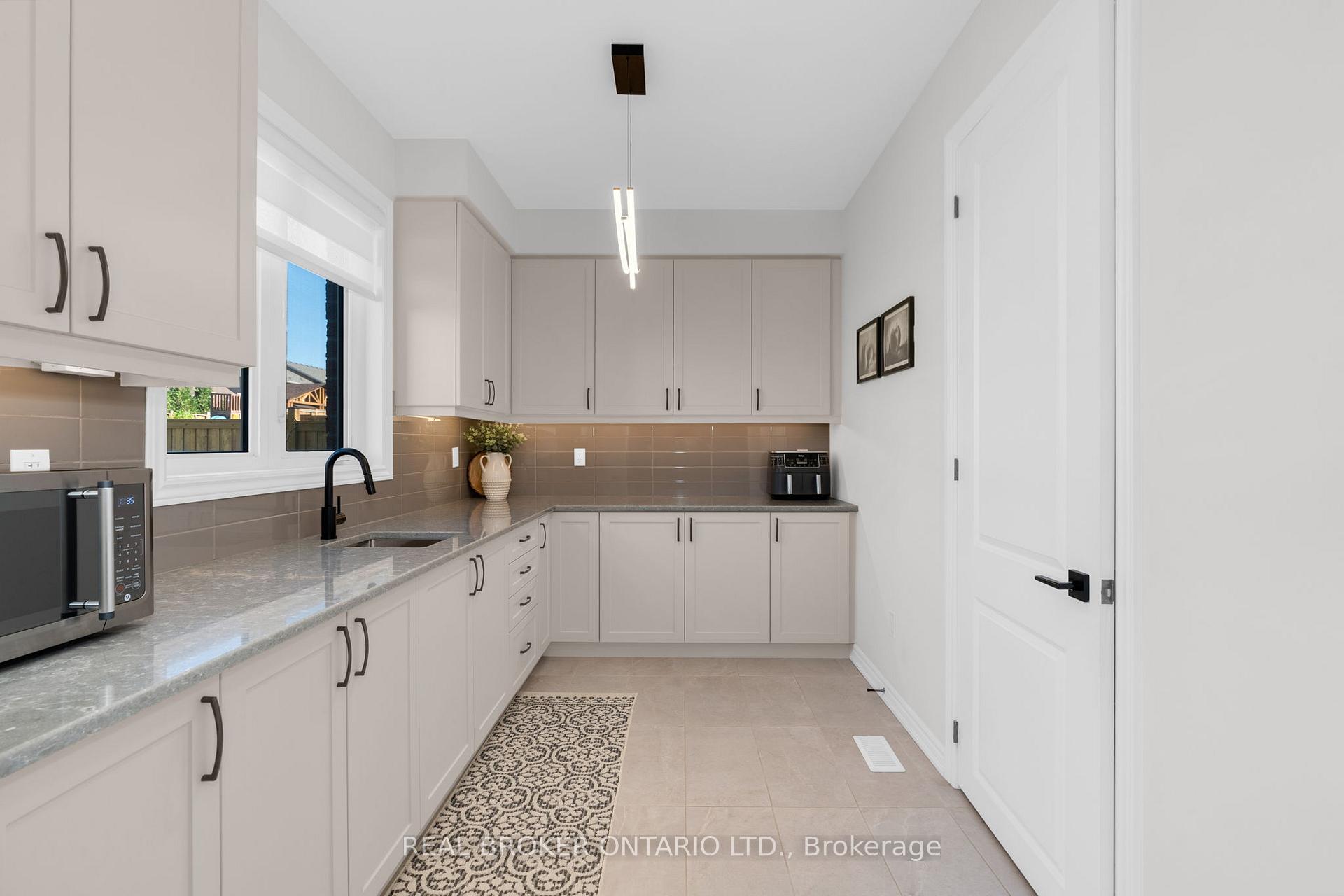 Photo 15 of 40 Jack Crescent, Springwater, Centre Vespra — HOMEH