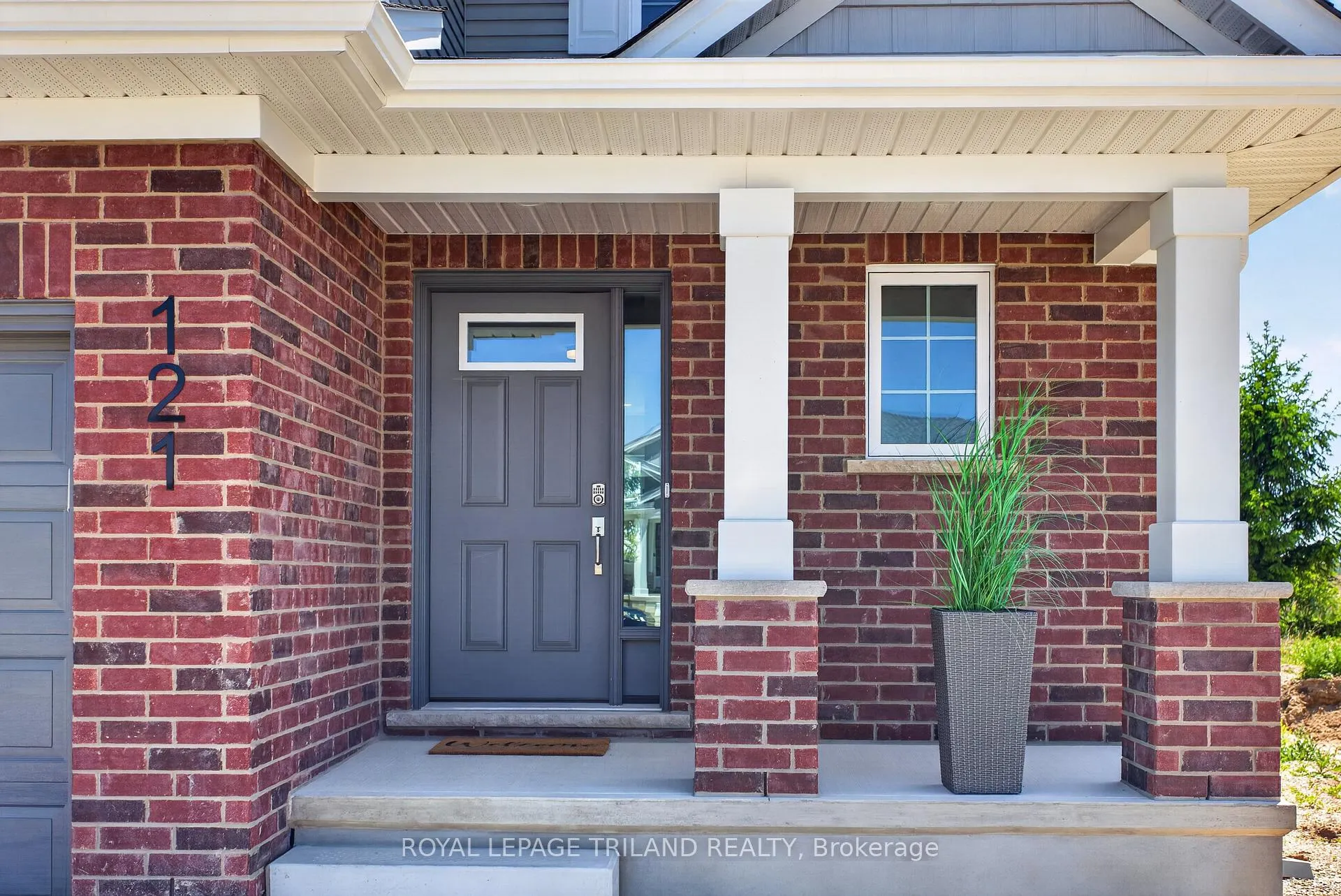 Photo 6 of 121 Styles Drive, St. Thomas — HOMEH