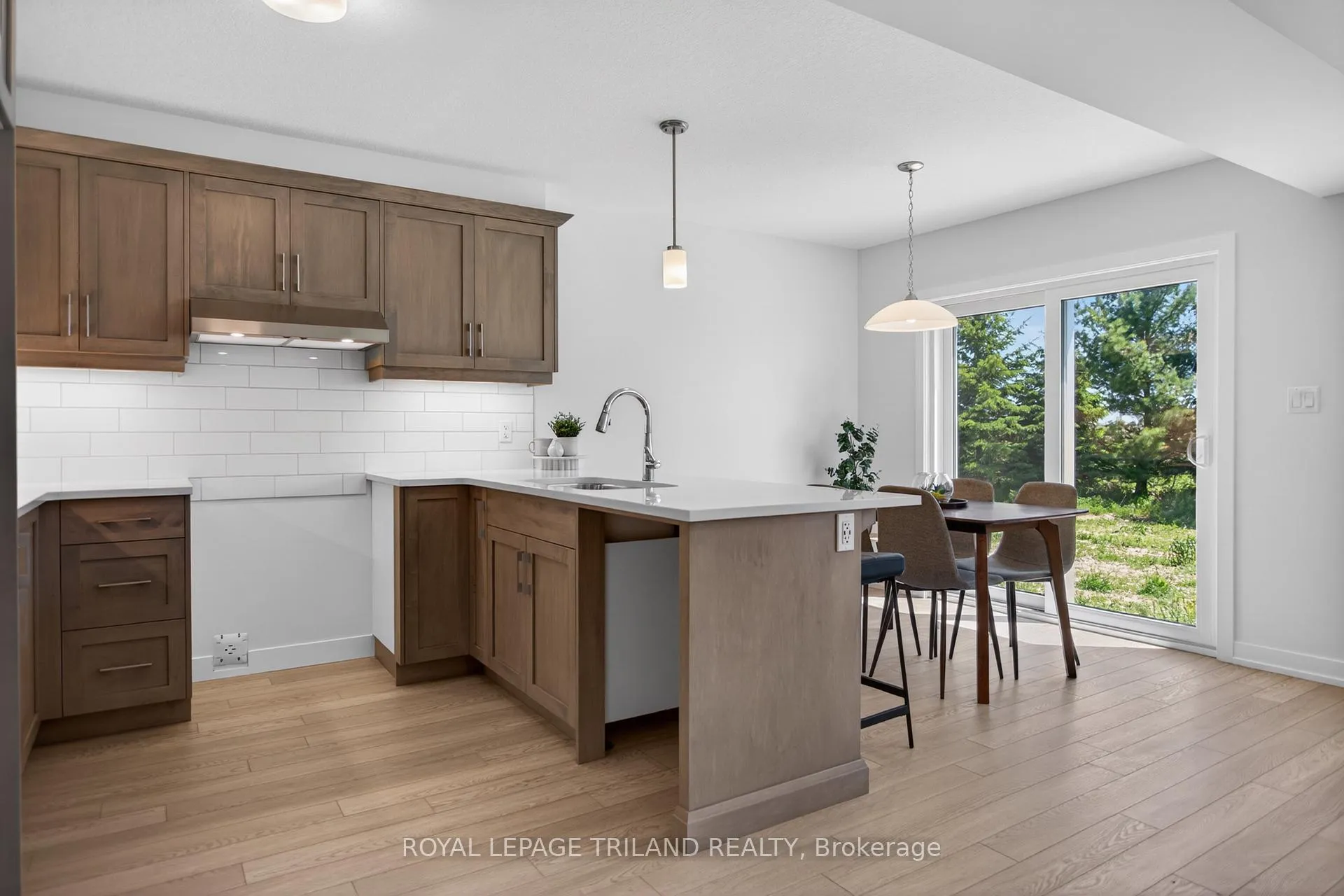 Photo 16 of 121 Styles Drive, St. Thomas — HOMEH