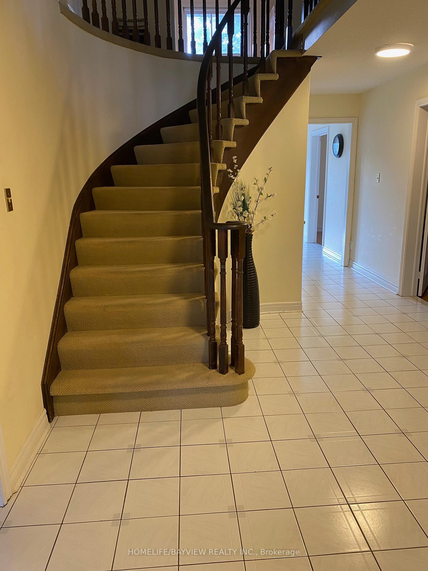 Photo 5 of 2 Maureen Court, Richmond Hill, Doncrest — HOMEH