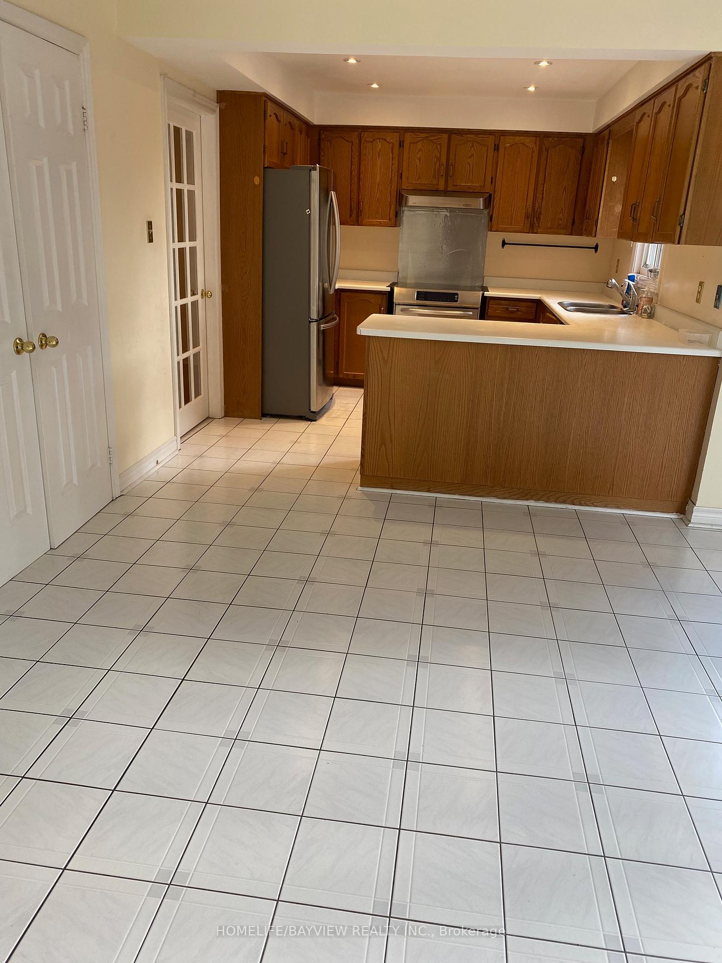 Photo 7 of 2 Maureen Court, Richmond Hill, Doncrest — HOMEH