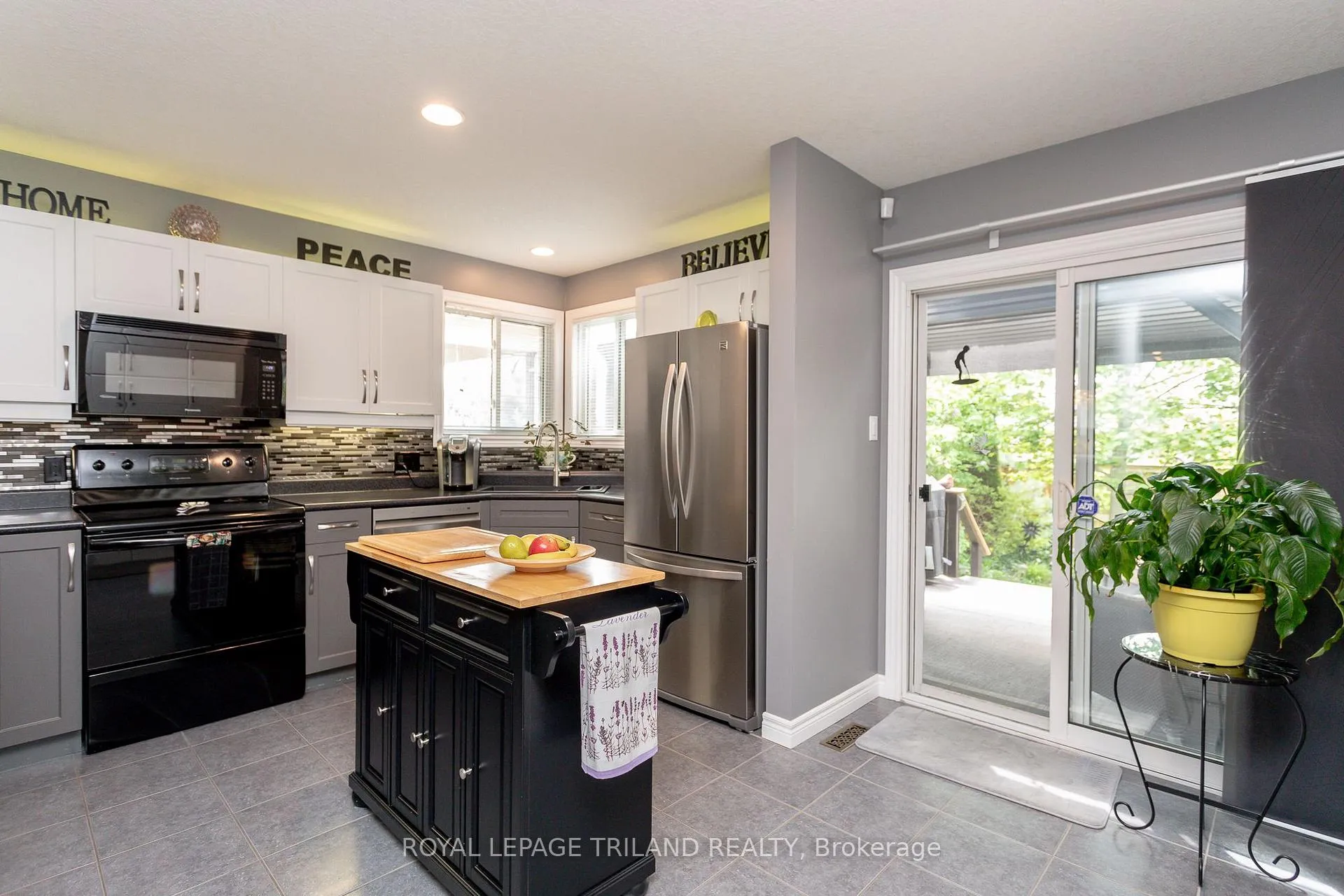 Photo 10 of 53 Augusta Crescent, St. Thomas — HOMEH