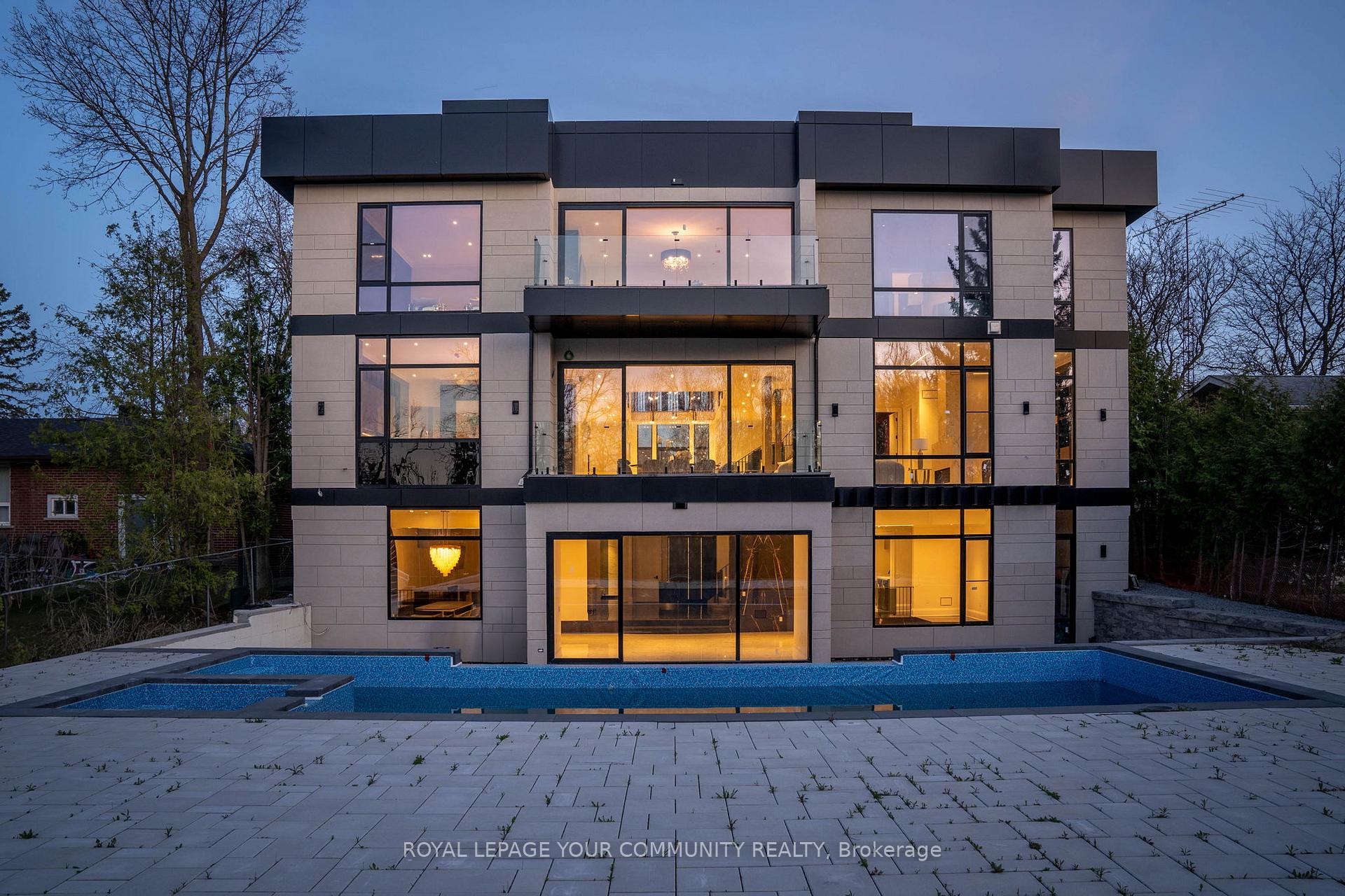 Photo 2 of 8 Poplar Drive, Richmond Hill, Oak Ridges — HOMEH