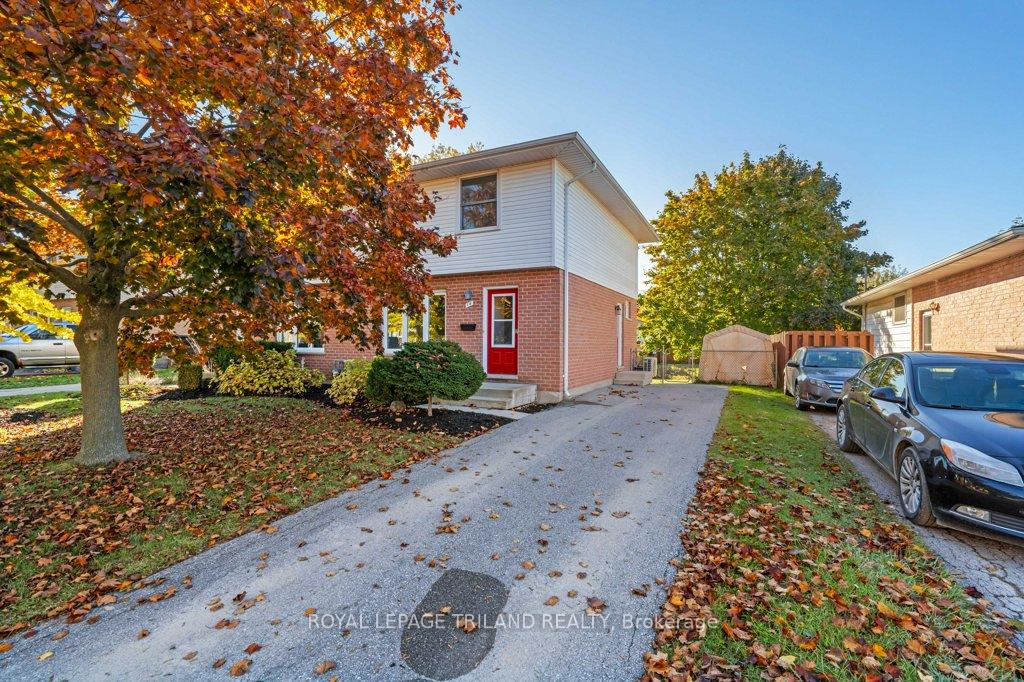 Photo 2 of 18 Vanier Place, St. Thomas — HOMEH
