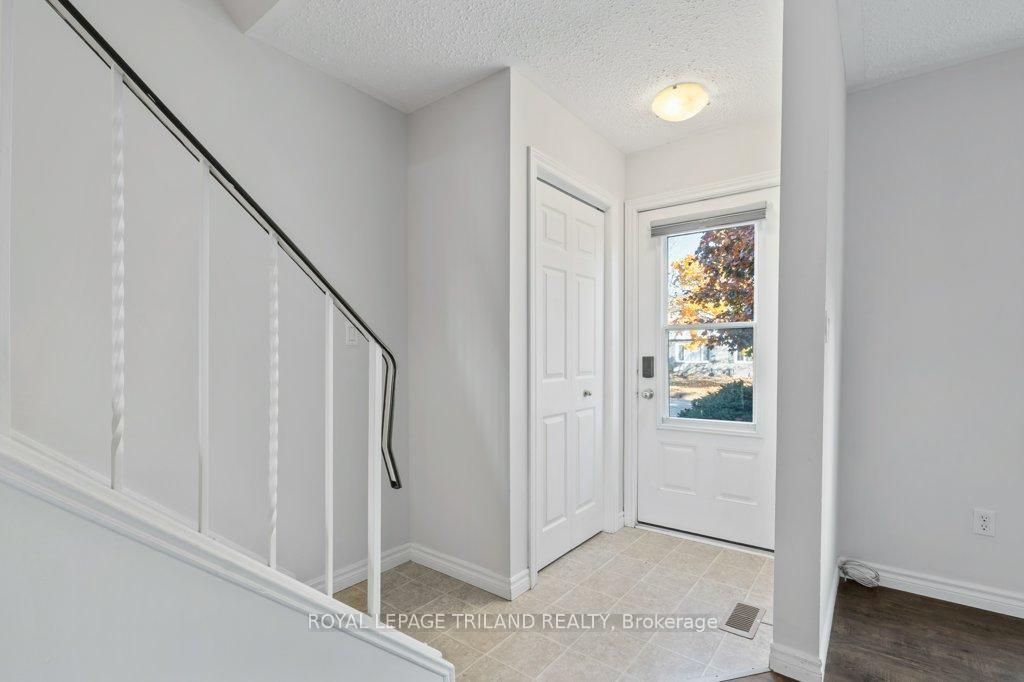 Photo 4 of 18 Vanier Place, St. Thomas — HOMEH