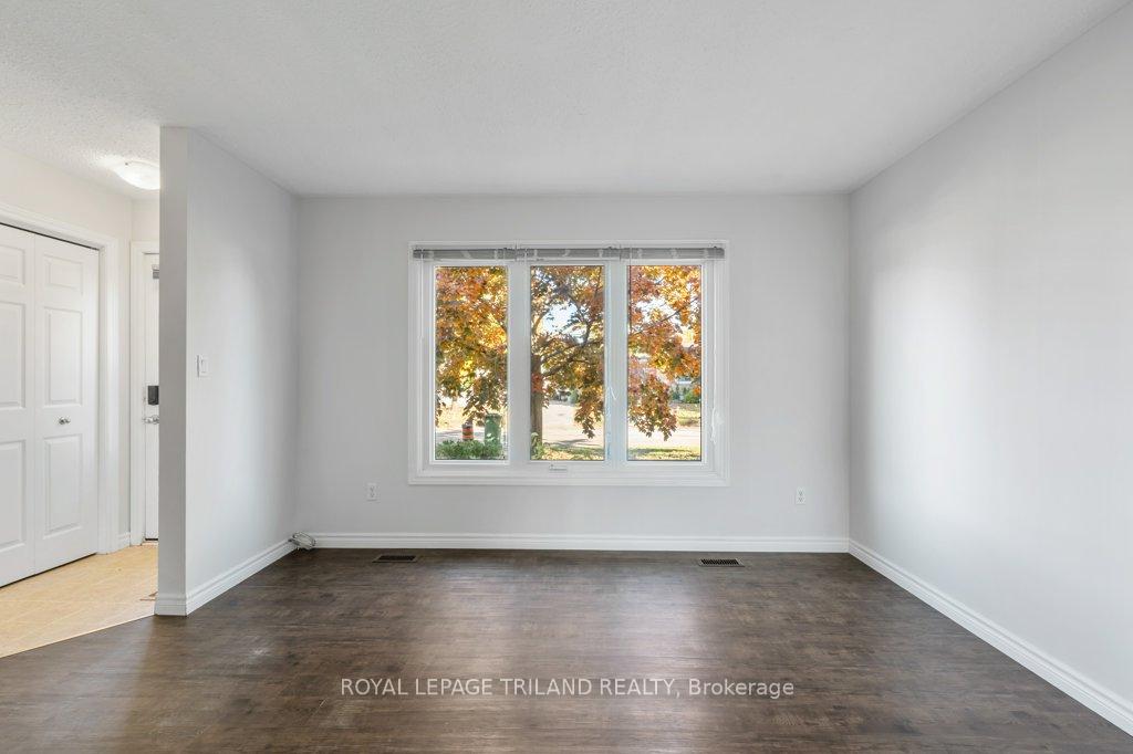 Photo 7 of 18 Vanier Place, St. Thomas — HOMEH