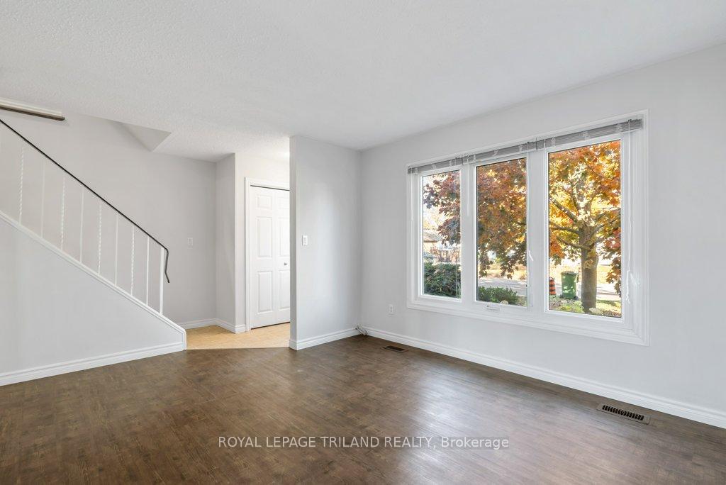 Photo 8 of 18 Vanier Place, St. Thomas — HOMEH