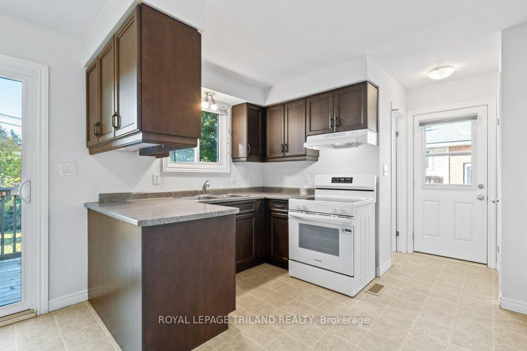 Photo 14 of 18 Vanier Place, St. Thomas — HOMEH