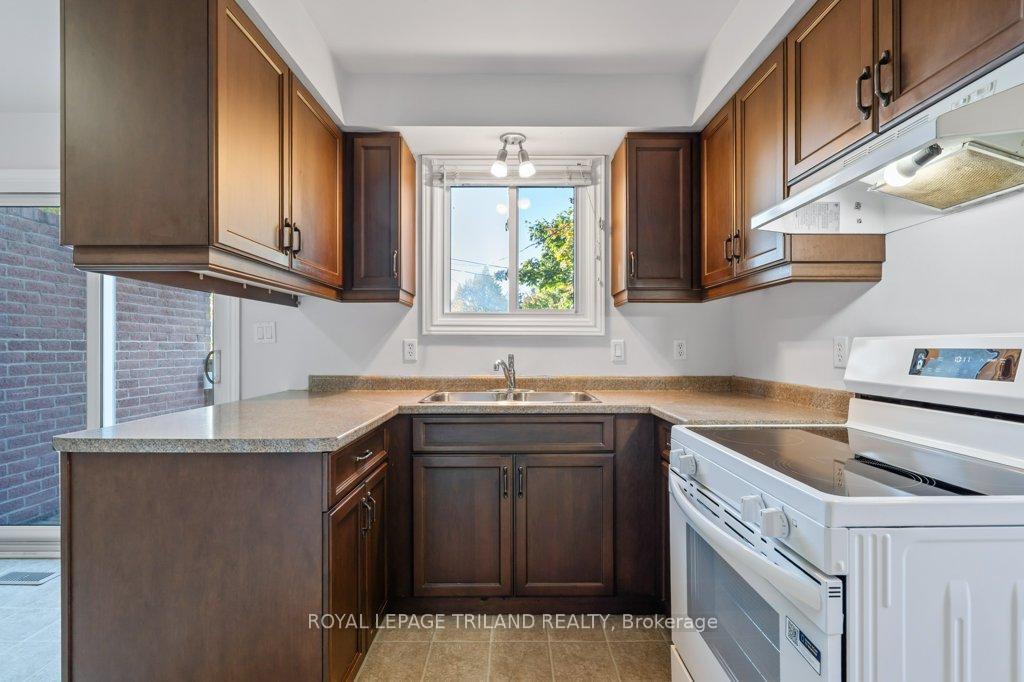 Photo 15 of 18 Vanier Place, St. Thomas — HOMEH