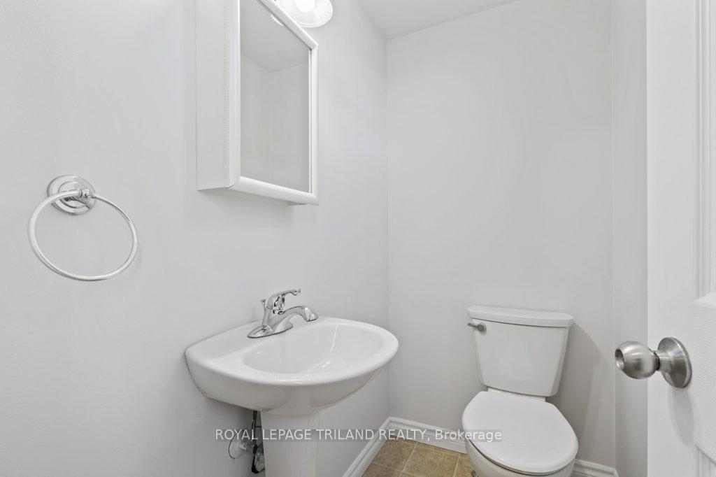 Photo 17 of 18 Vanier Place, St. Thomas — HOMEH