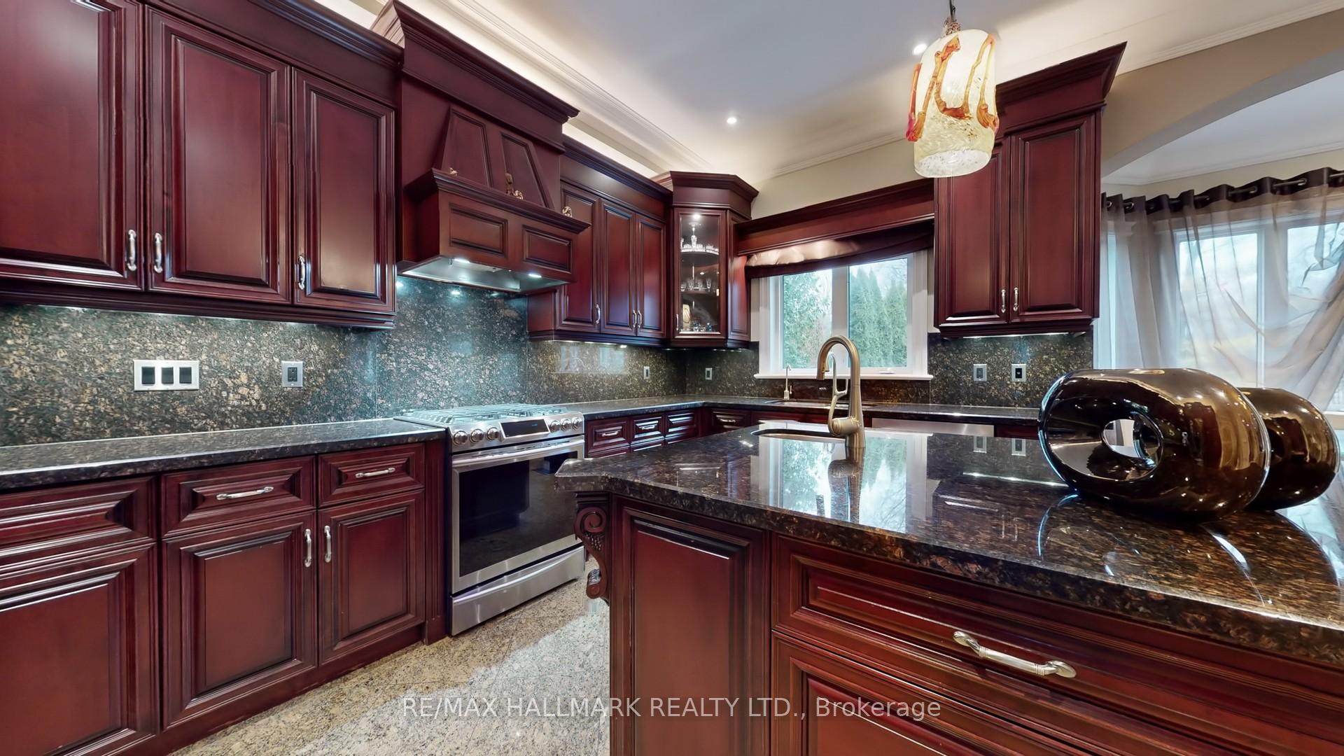 Photo 14 of 142 Pemberton Road, Richmond Hill, North Richvale — HOMEH