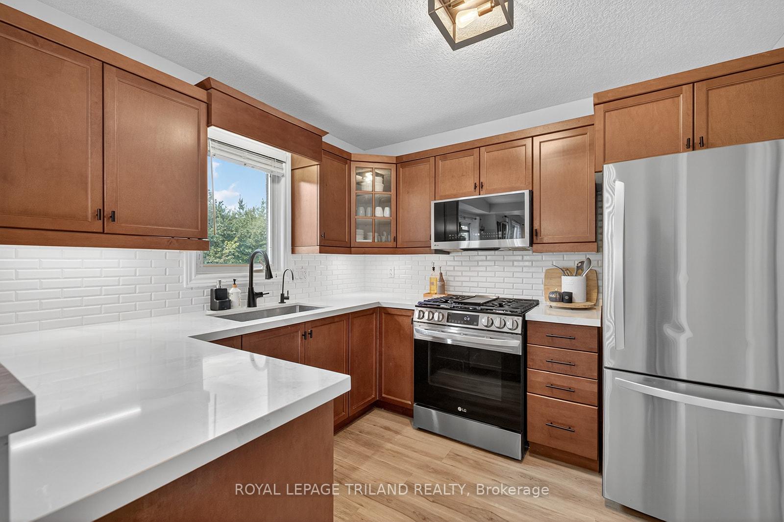 Photo 14 of 63 Meadowvale Drive, St. Thomas — HOMEH