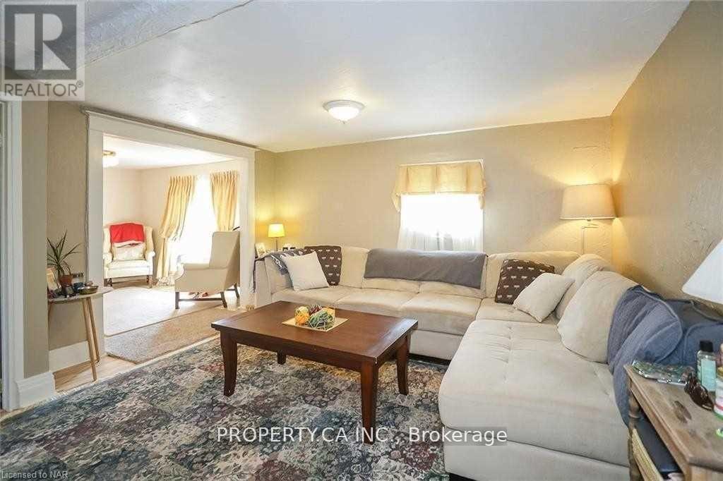 Photo 4 of Unit 2, 1802 Fifth Street, St. Catharines, Rural Fourth — HOMEH