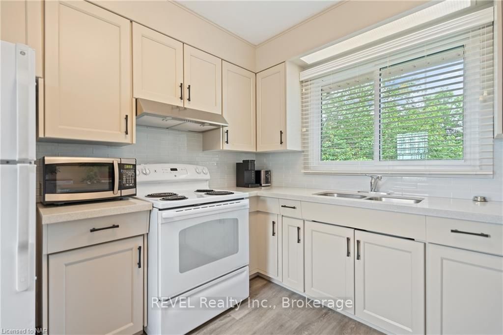 Photo 15 of 1677 Gregory Road, St. Catharines, Rural Fourth — HOMEH